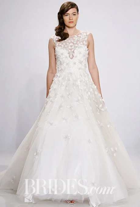 2016_bridescom-Runway-April-christian-siriano-for-kleinfeld-wedding-dresses-spring-2017-Large-christian-siriano-for-kleinfeld-wedding-dresses-spring-2017-025.jpg