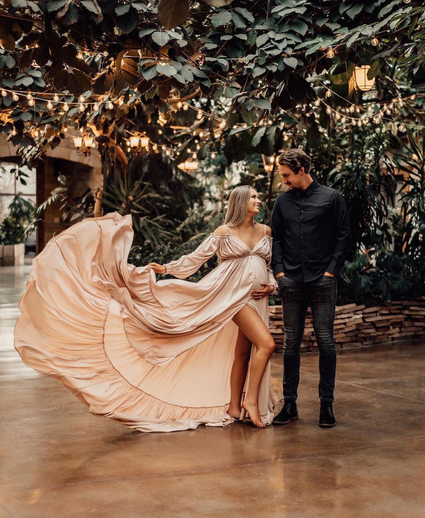 Winter photoshoots are happening in our GARDEN ROOM. 

photo @sav_parker7 

#utahwedding #utah #weddingvenue #receptionvenue #receptionvenueutah #weddingvenueutah #weddingvenueutahcounty #weddingphotographerutah #weddingphotography #weddingdress #eve