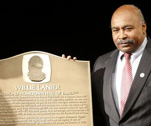 willie lanier hall of fame.jpg