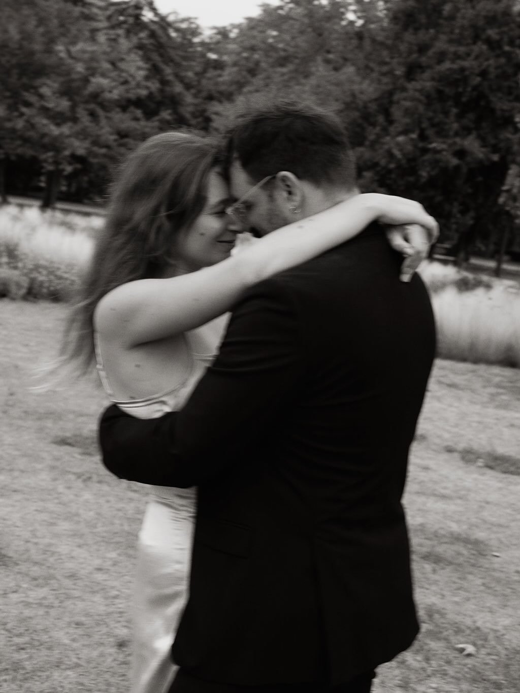 Blanka &eacute;s Bal&aacute;zs jegyesfot&oacute;z&aacute;sa✨ Annyira &eacute;lveztem, gyertek hozz&aacute;m szerelmes k&eacute;peket fot&oacute;zni!💘