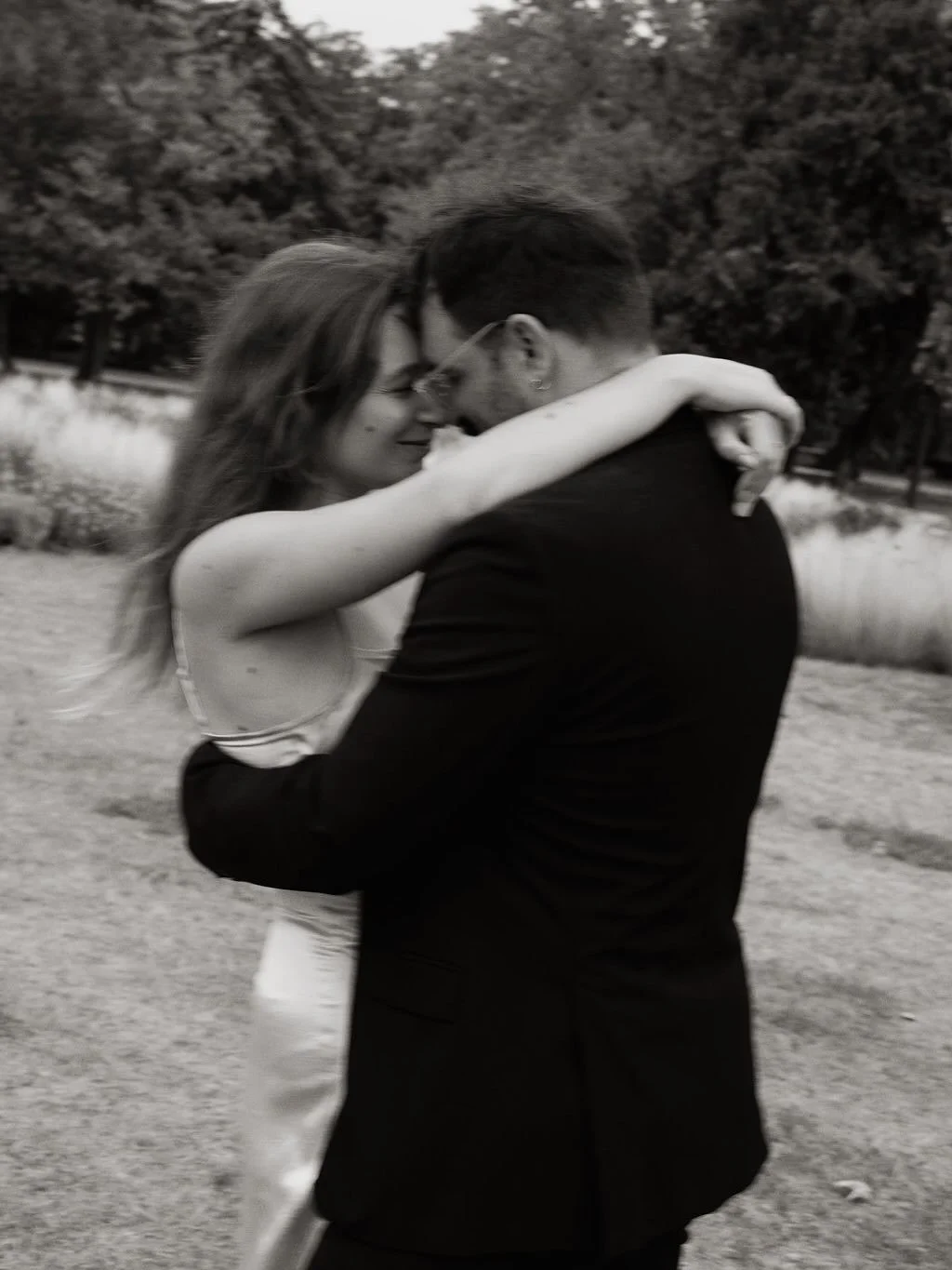 Blanka &eacute;s Bal&aacute;zs jegyesfot&oacute;z&aacute;sa✨ Annyira &eacute;lveztem, gyertek hozz&aacute;m szerelmes k&eacute;peket fot&oacute;zni!💘