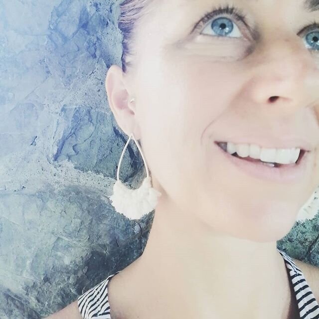 a fun #collaboration with my talented and beautiful friend @moodsbysilvie

I have to admit, I'm ABSOLUTELY IN LOVE with these simple teardrop hoops that Silvie made.  They are super light weight and go with everything. 
More fun designs to come.

#ma