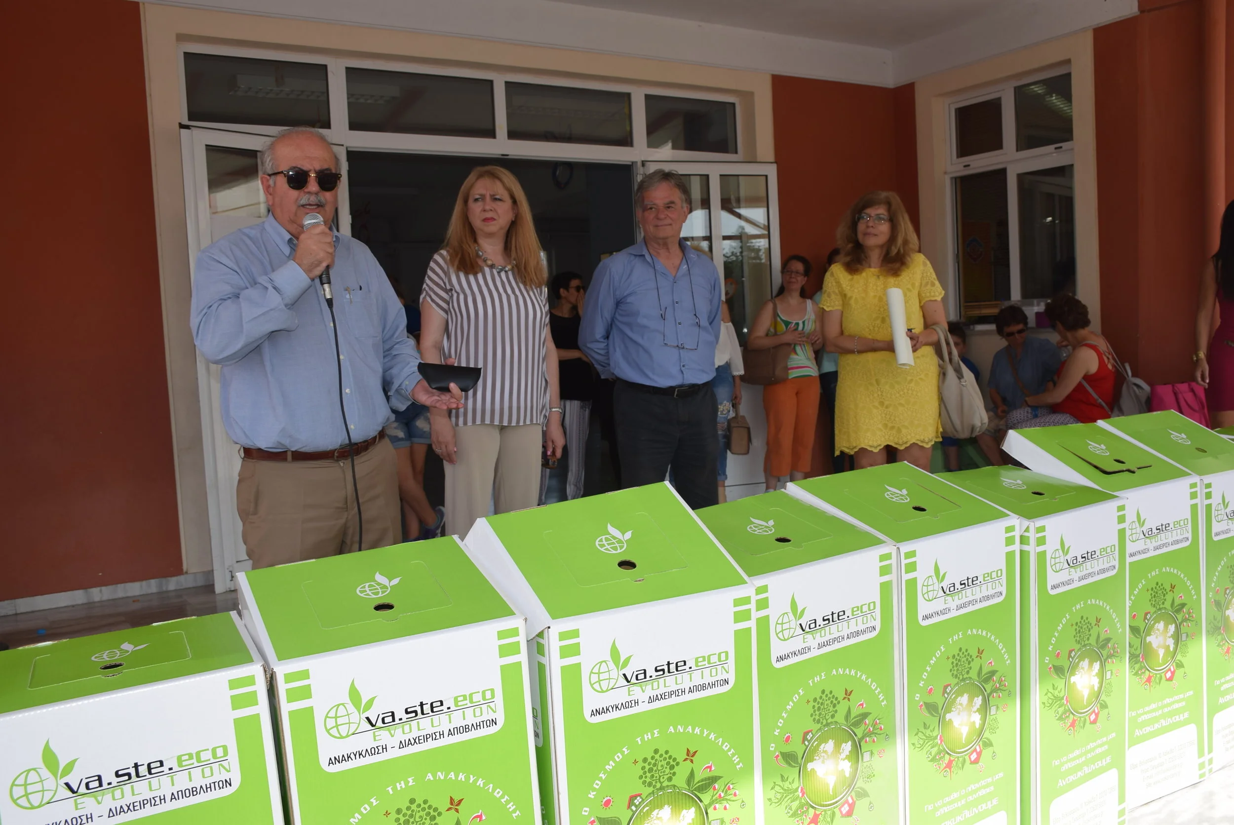 ΧΑΡΤΙΝΟΙ κάδοι ανακύκλωσης..