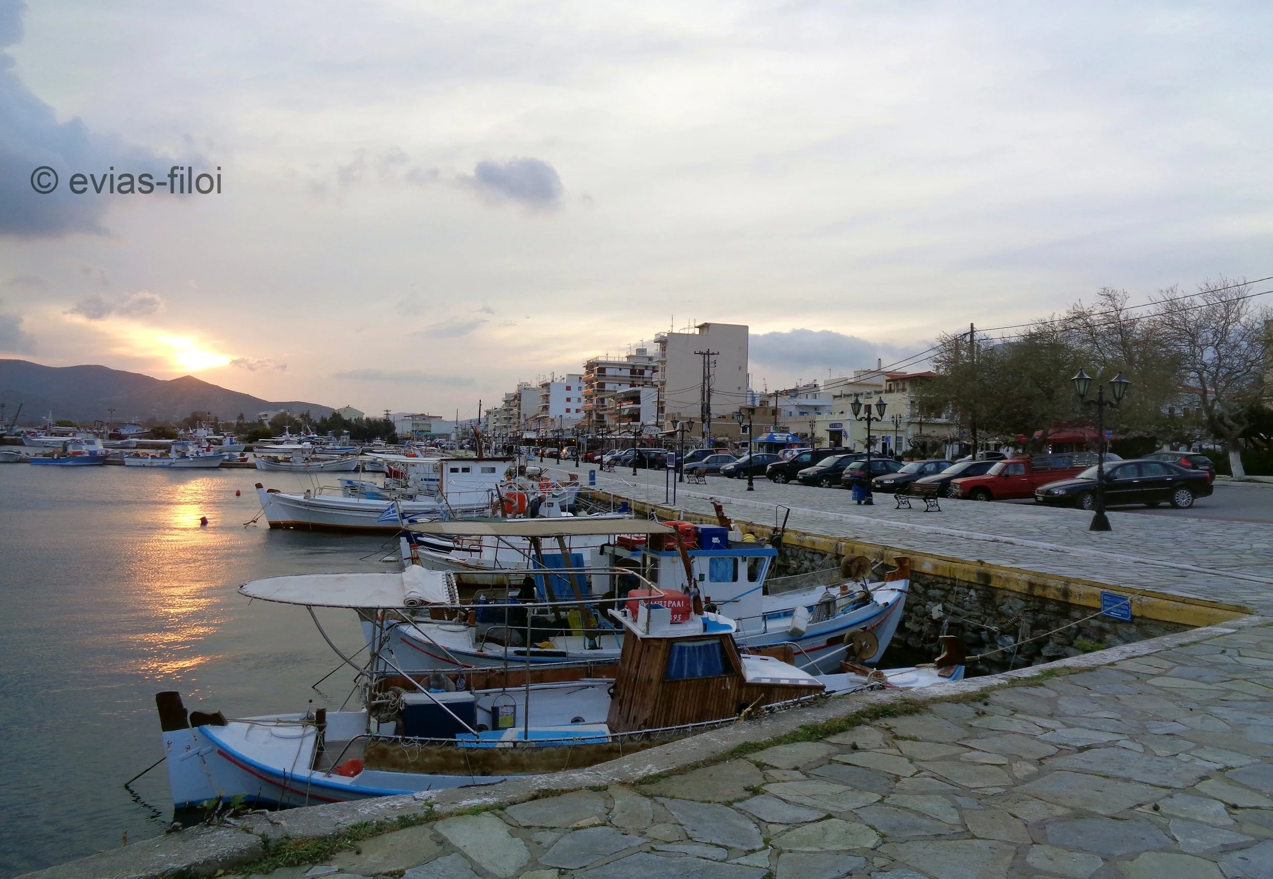 Η παραλία της Καρύστου