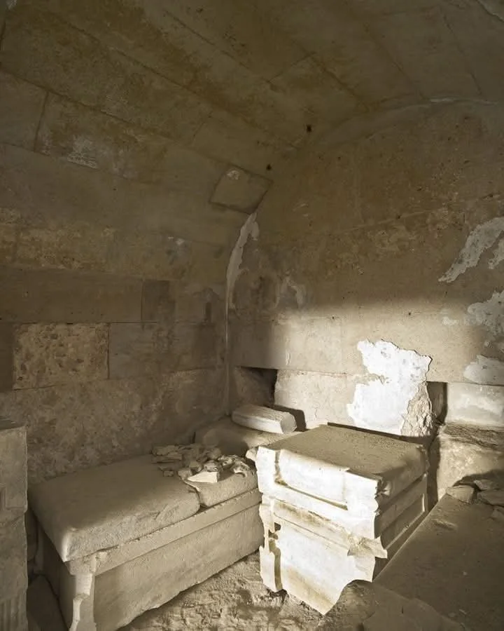 Η Νεκρική Κλίνη 'Τάφος Των Ερώτων'