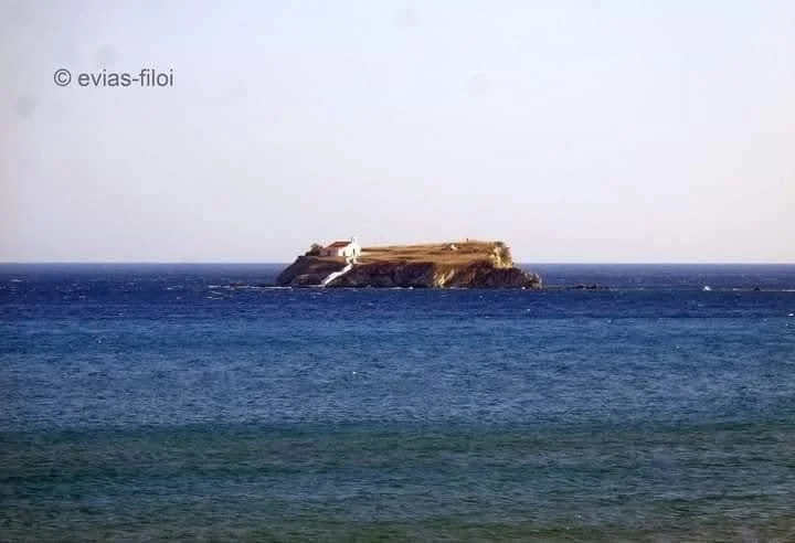 Η 'Αγία Πελαγία' σε βραχονησίδα στην Κάρυστο