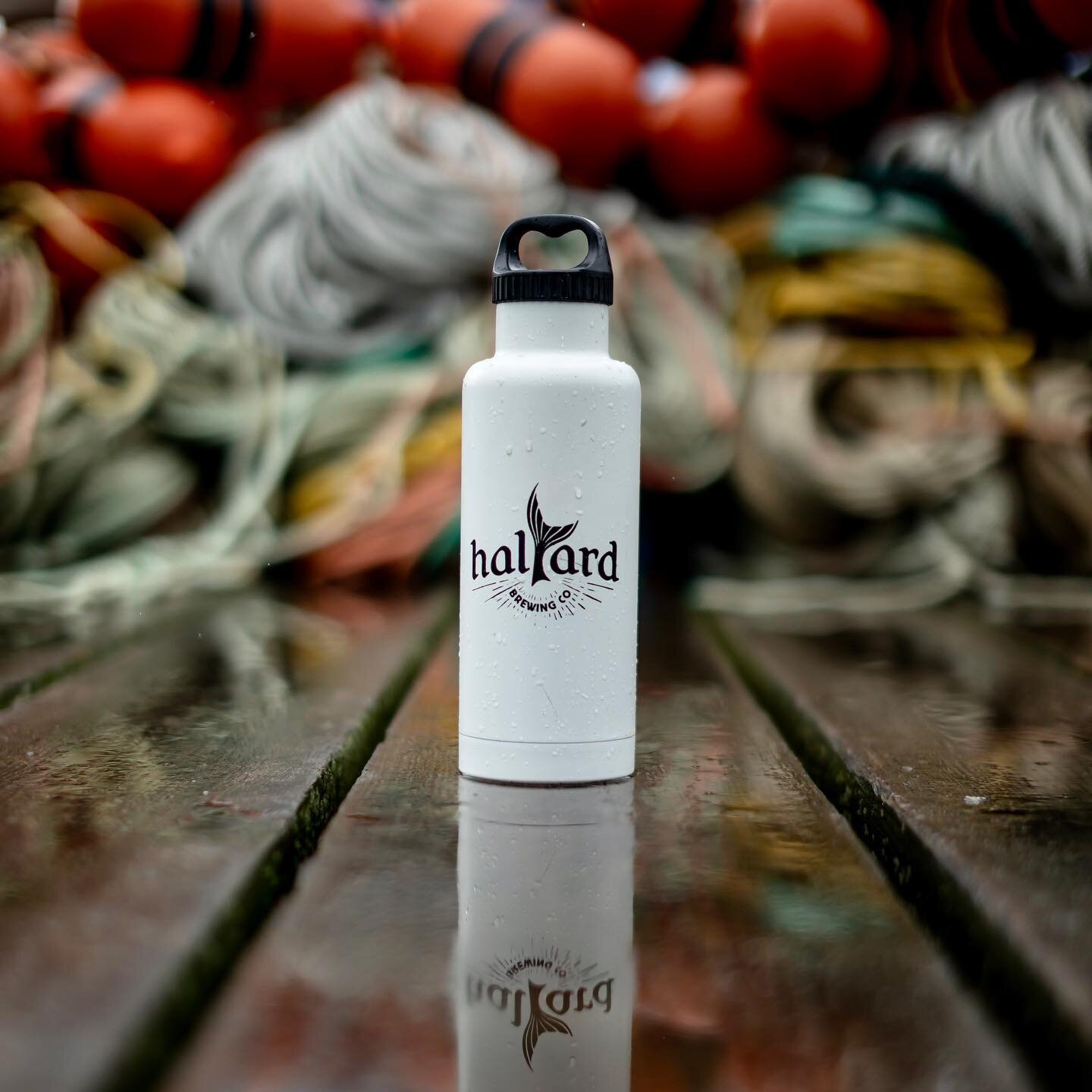 Anchors up ⚓️ Bottoms up 🍻
◦
◦
◦
#commercialphotography #productphotography #vermontphotographer #madeinvermont  #vermontrepreneur #canonphotography #halyard #gingerbeer #maine #shipyard #buoys #photostyling #madeinvermont #brewery #microbrew #suppo