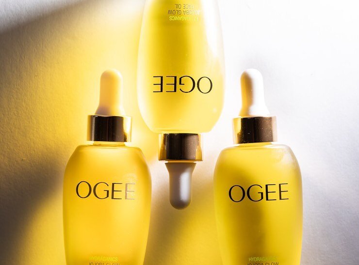 Alternative definition of golden light ☀️
◦
◦
◦
#cleanbeauty #organicskincare #ogee #canonphotographer #beautyphotographer #productphotography #productphoto #photostudio #glowgoals #jojobaoil