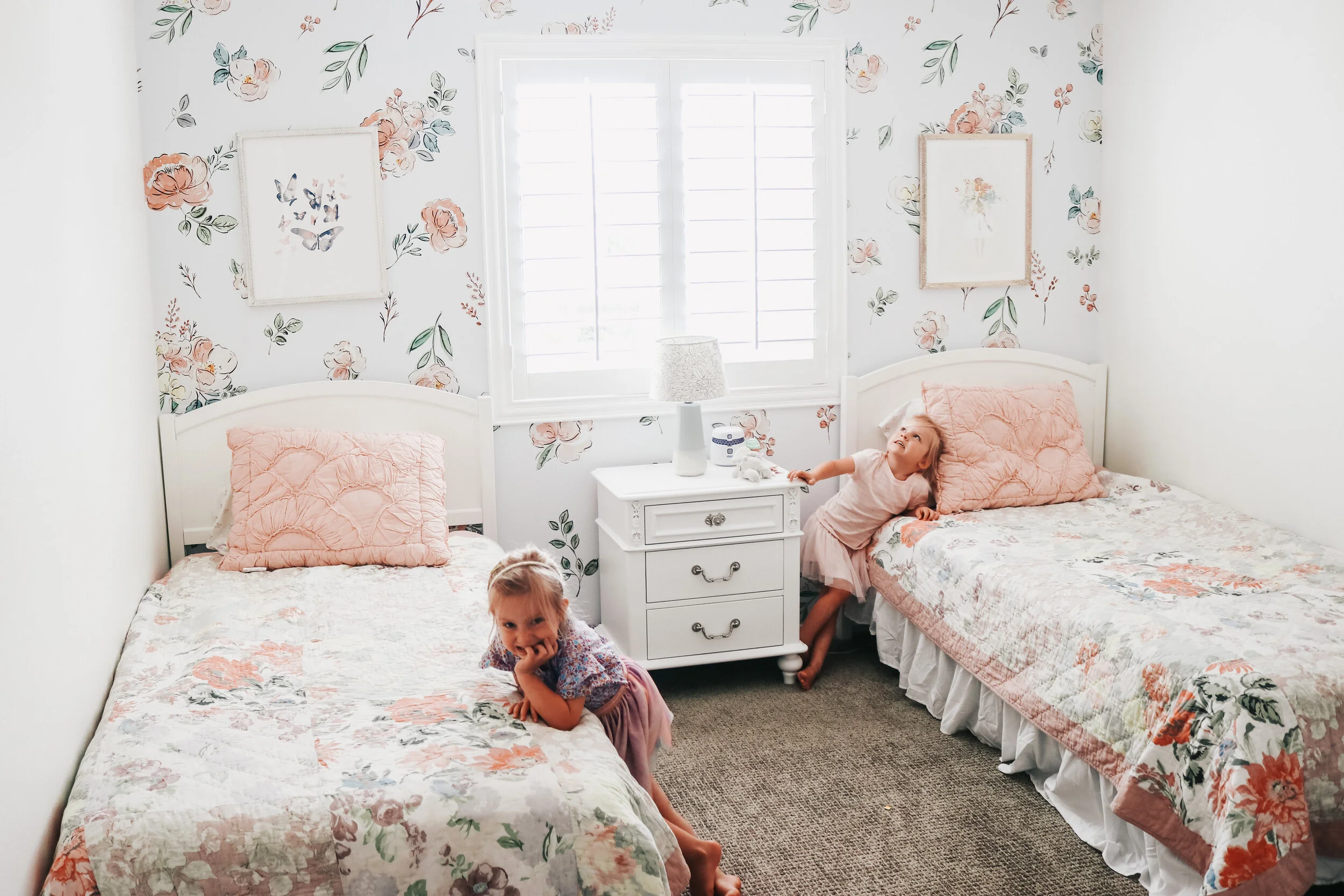girls room wallpaper