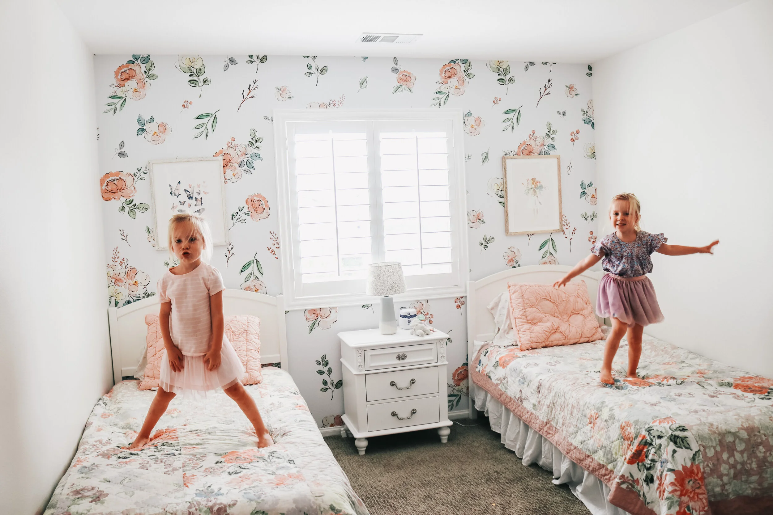 girls room wallpaper