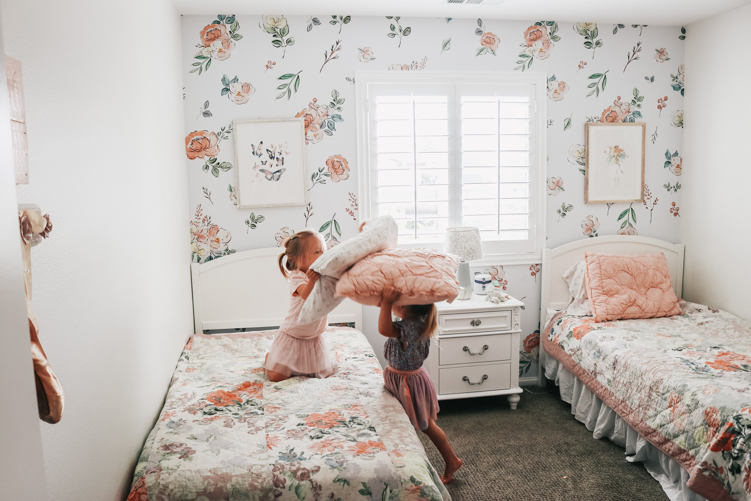 girls room wallpaper