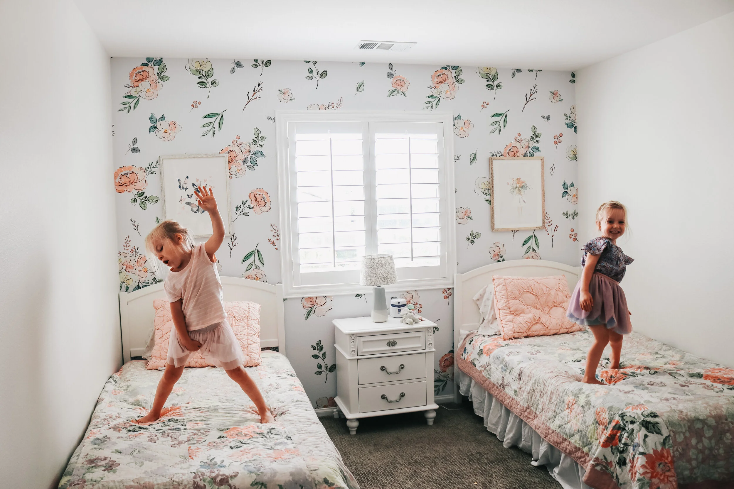 girls room wallpaper