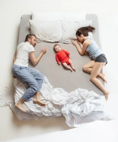 This image does NOT represent safe bedsharing!
