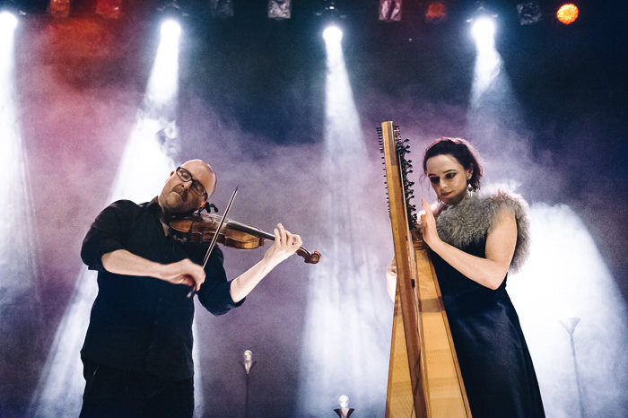 live-photo-of-harpist-catriona-mckay-and-fiddler-chris-stout-by-glasgow-photographer-kris-kesiak-06.jpg