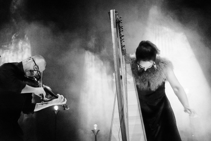 live-photo-of-harpist-catriona-mckay-and-fiddler-chris-stout-by-glasgow-photographer-kris-kesiak-07.jpg
