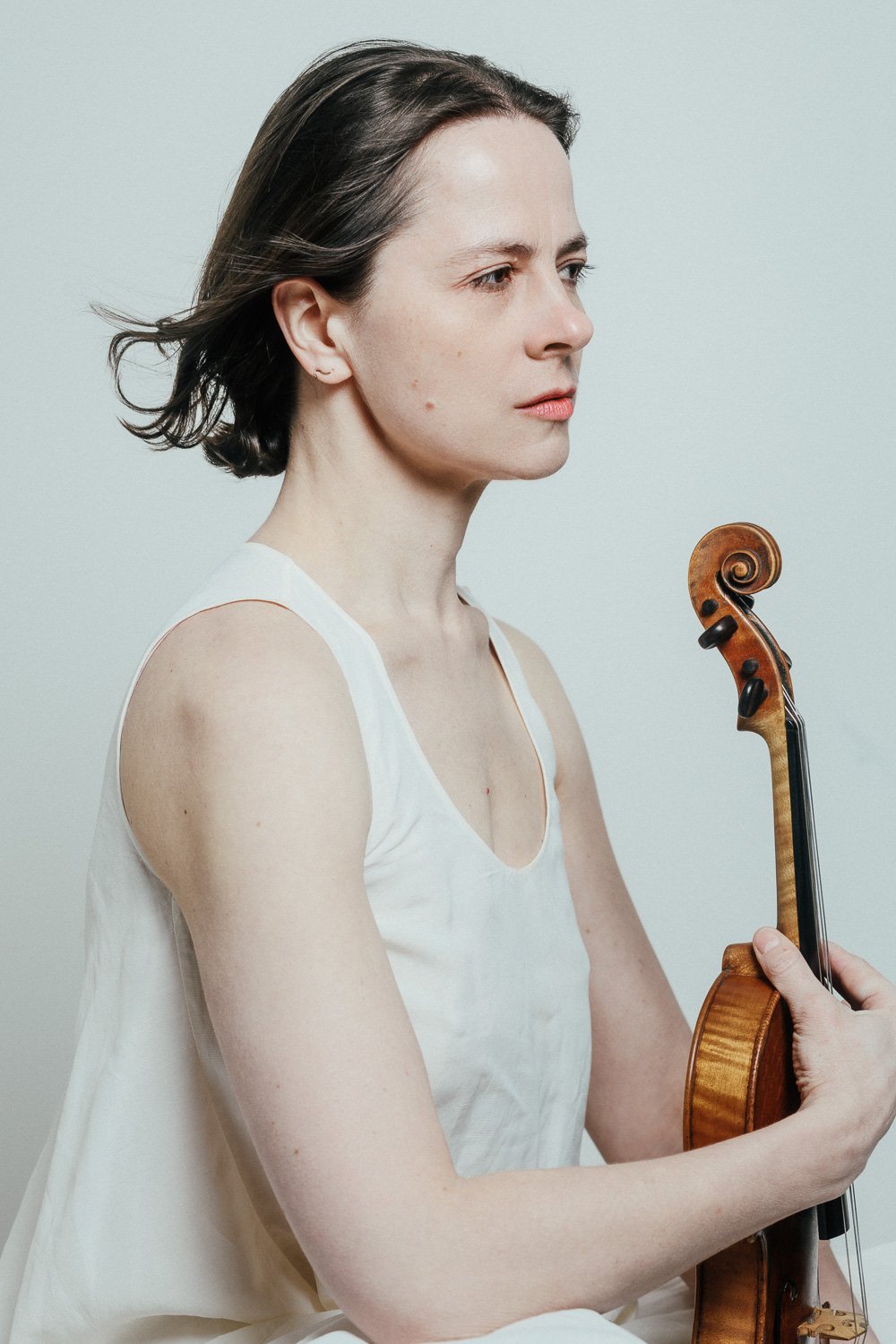 studio-portrait-of-violin-player-agnieszka-opiola-by-kris-kesiak-01.jpg