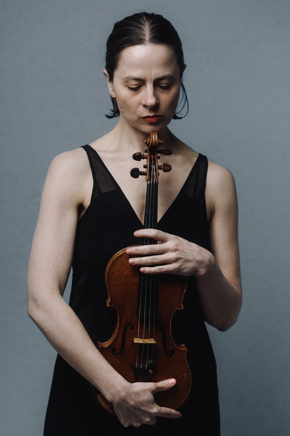 studio-portrait-of-violin-player-agnieszka-opiola-by-kris-kesiak-06.jpg