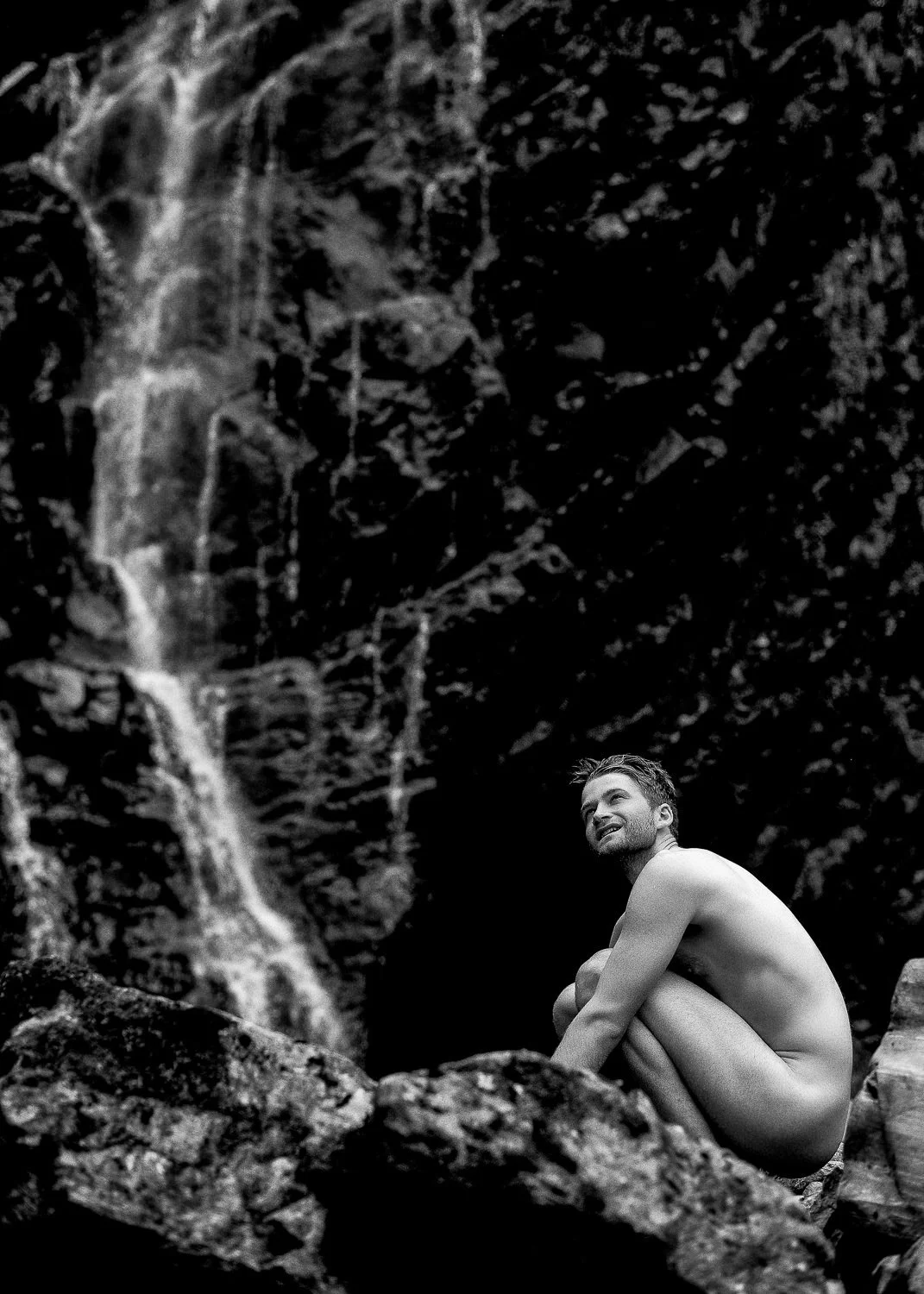 black-and-white-portait-naked-football-calendar-glenelg-highlands-by-kris-kesiak-12.jpg
