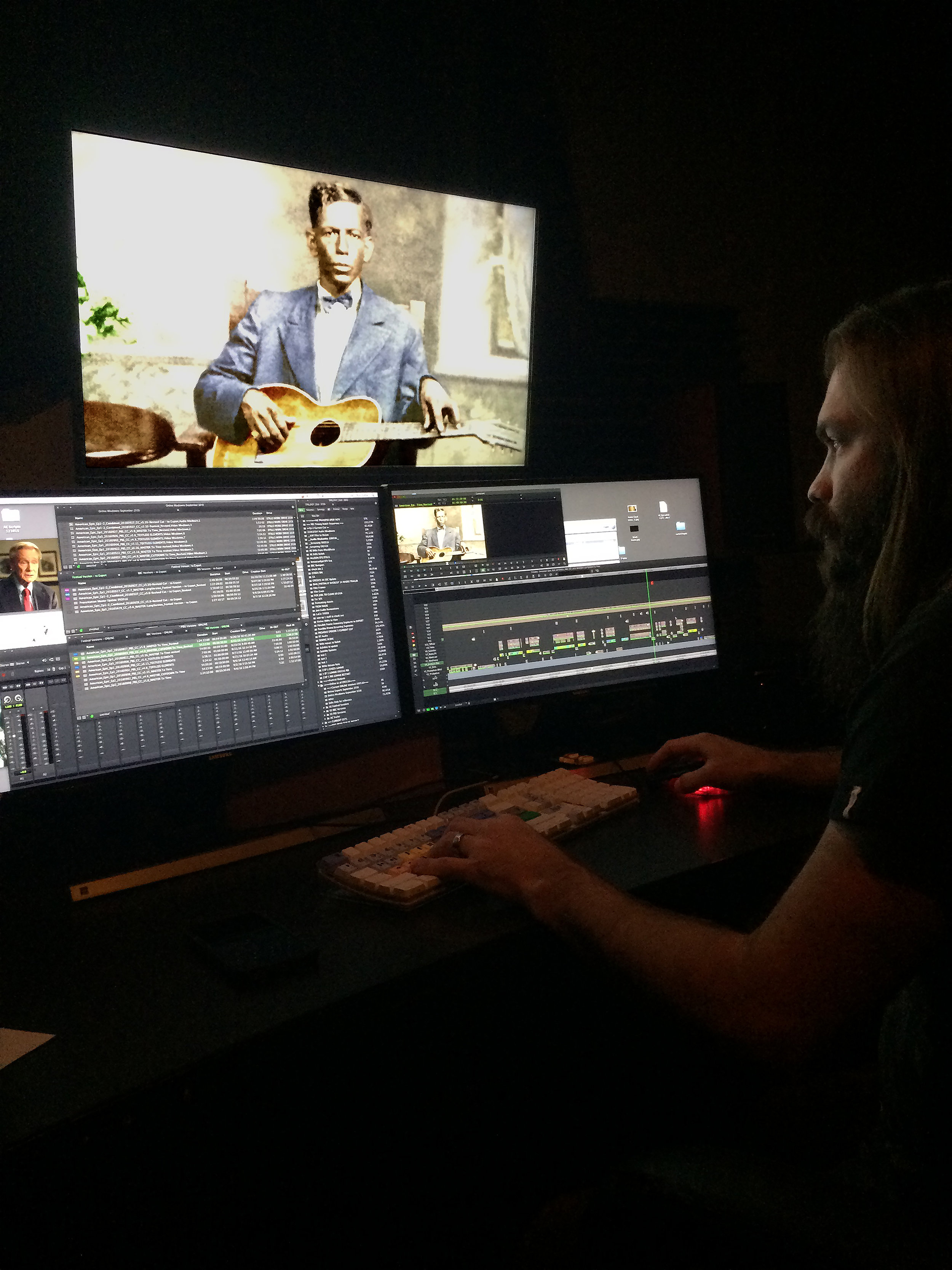  Supervising Editor Dan Gitlin cutting the Charley Patton story.  ©2017 Lo-­Max Records Ltd. 