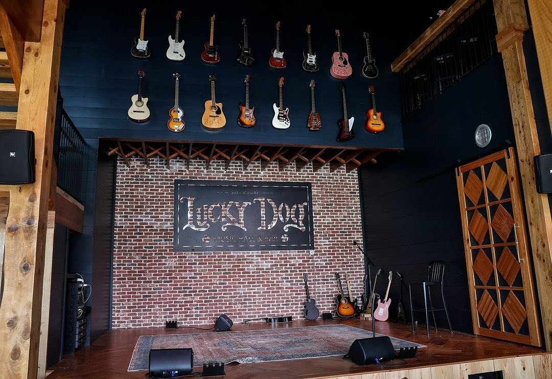 Have you checked out Silo Square&rsquo;s newest restaurant &amp; bar? 🍻🐶 Lucky Dog Music Hall &amp; Bar offers lunch &amp; dinner 7 days a week in a laid back, family-friendly environment. Thursday, Friday, &amp; Saturday you can find a unique line