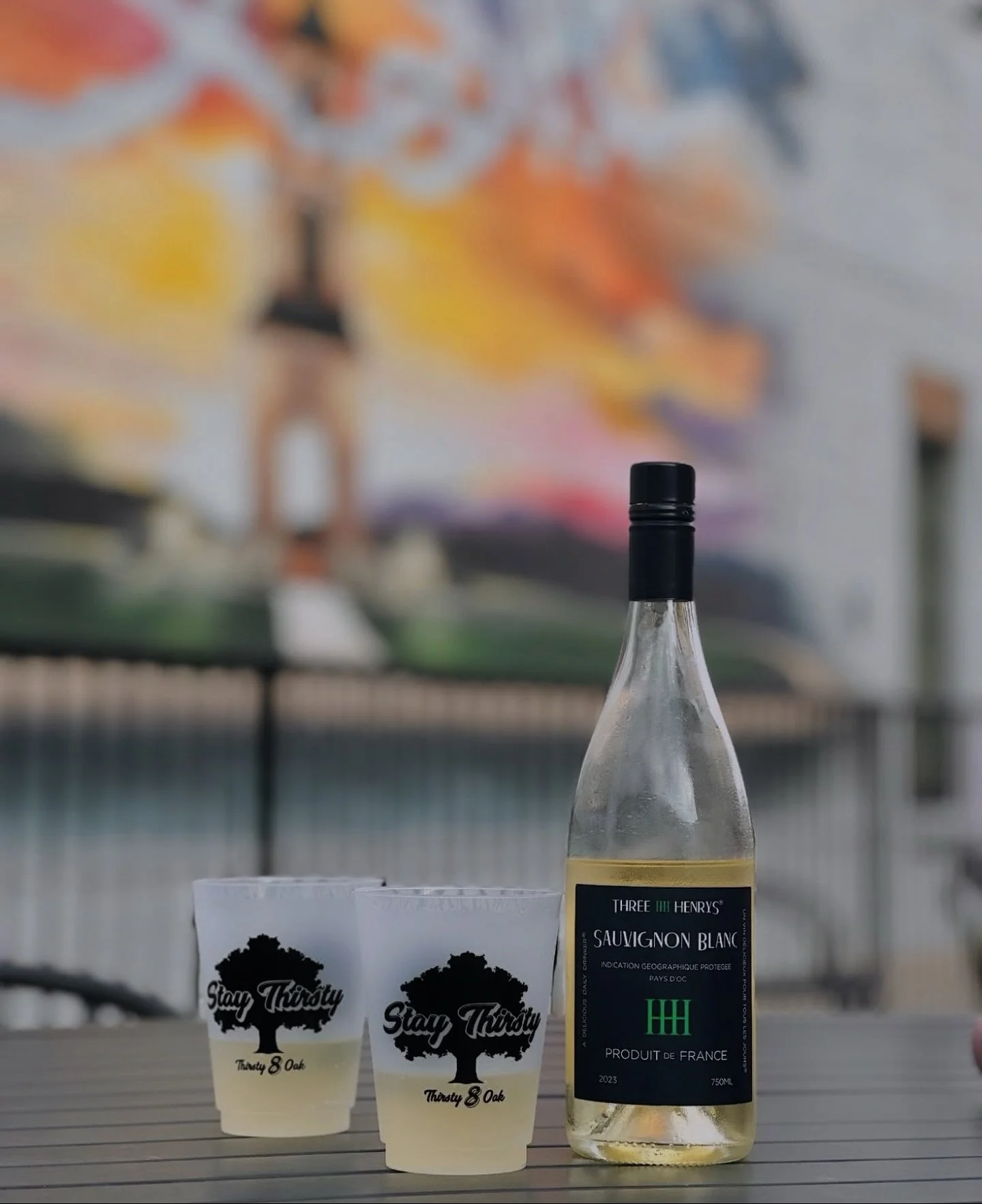 Cheers to the weekend &amp; the start of college football🥂🏈🌭

Don&rsquo;t forget to stop by @thirsty8oak to get your weekend fuel for your tailgates or football watch parties! 

#LiveWorkPlay #SiloSquare