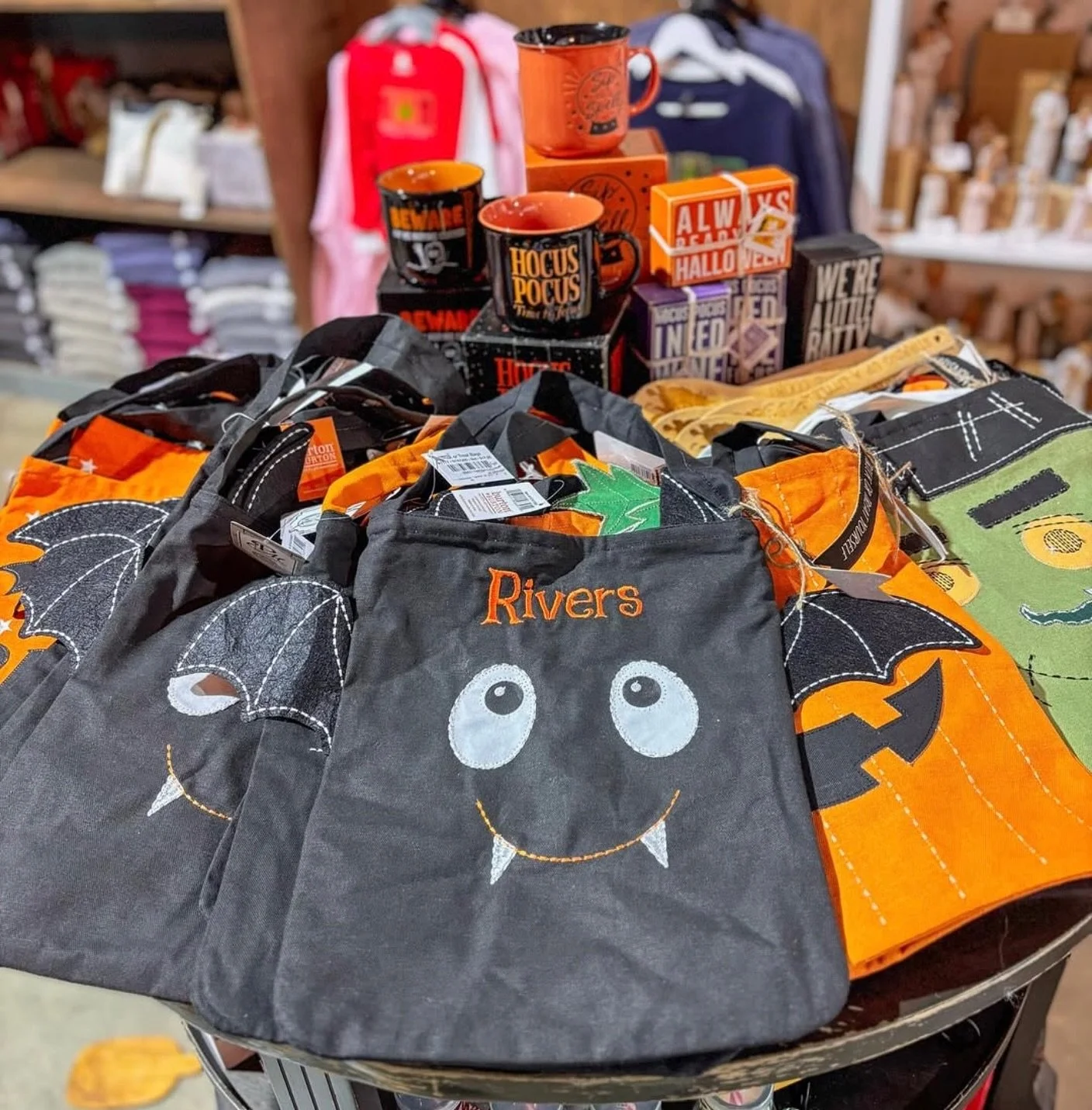 Jingle bells and Santa&rsquo;s elves will be here soon, but Silo Square&rsquo;s got spooky fun this week&mdash;grab your broom! 

Plus, shop last-minute Halloween treats, no time to delay. Come join the fun before it&rsquo;s time to sleigh!

🎥 Hallo