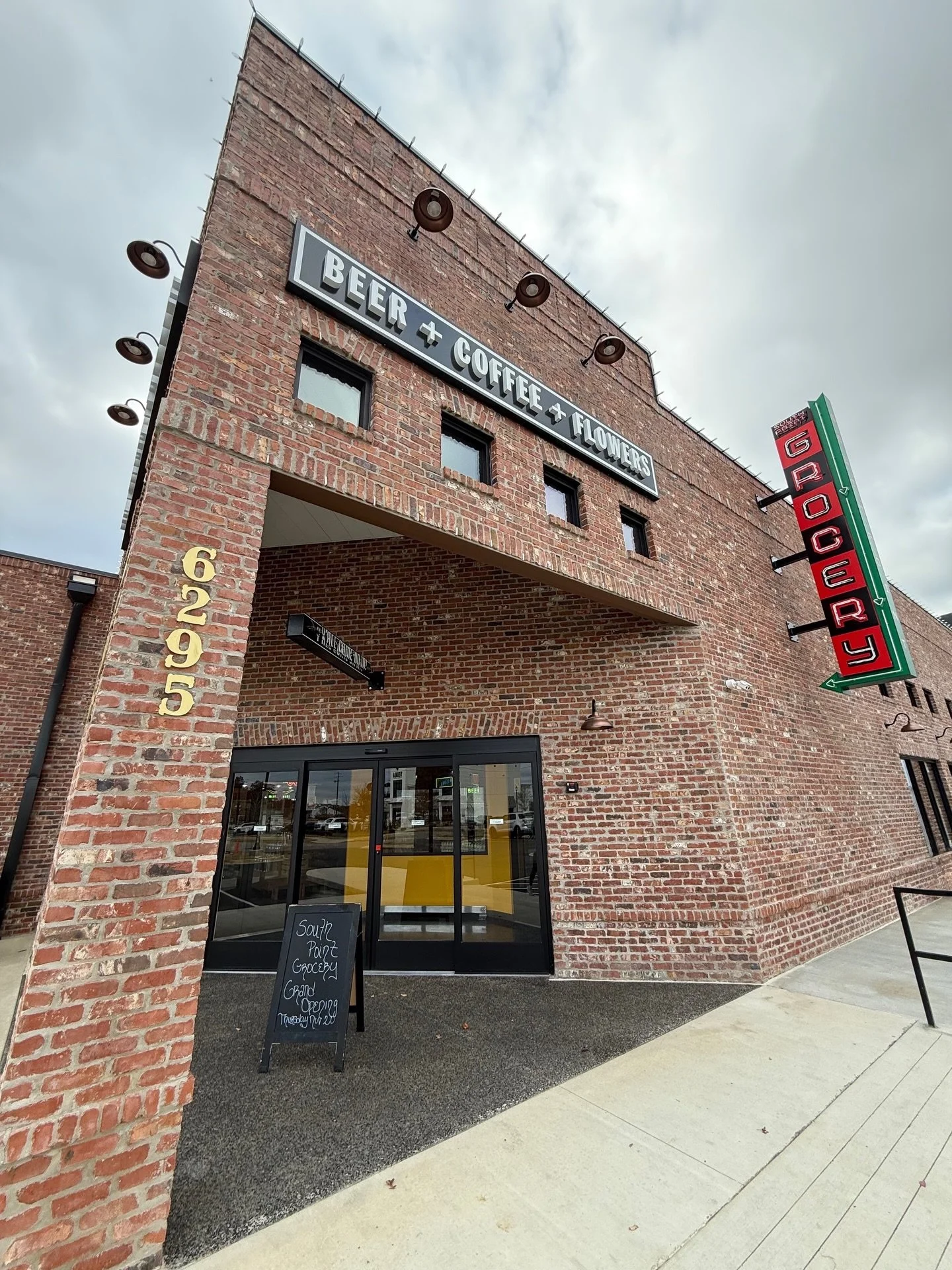 South Point Grocery at Silo Square opens this THURSDAY! 🛒🥦🍎🥂

We cannot wait for you to experience South Point Grocery in Silo Square. The store features extensive grab-and-go options for lunch and dinner, a full butcher shop with gourmet sandwic