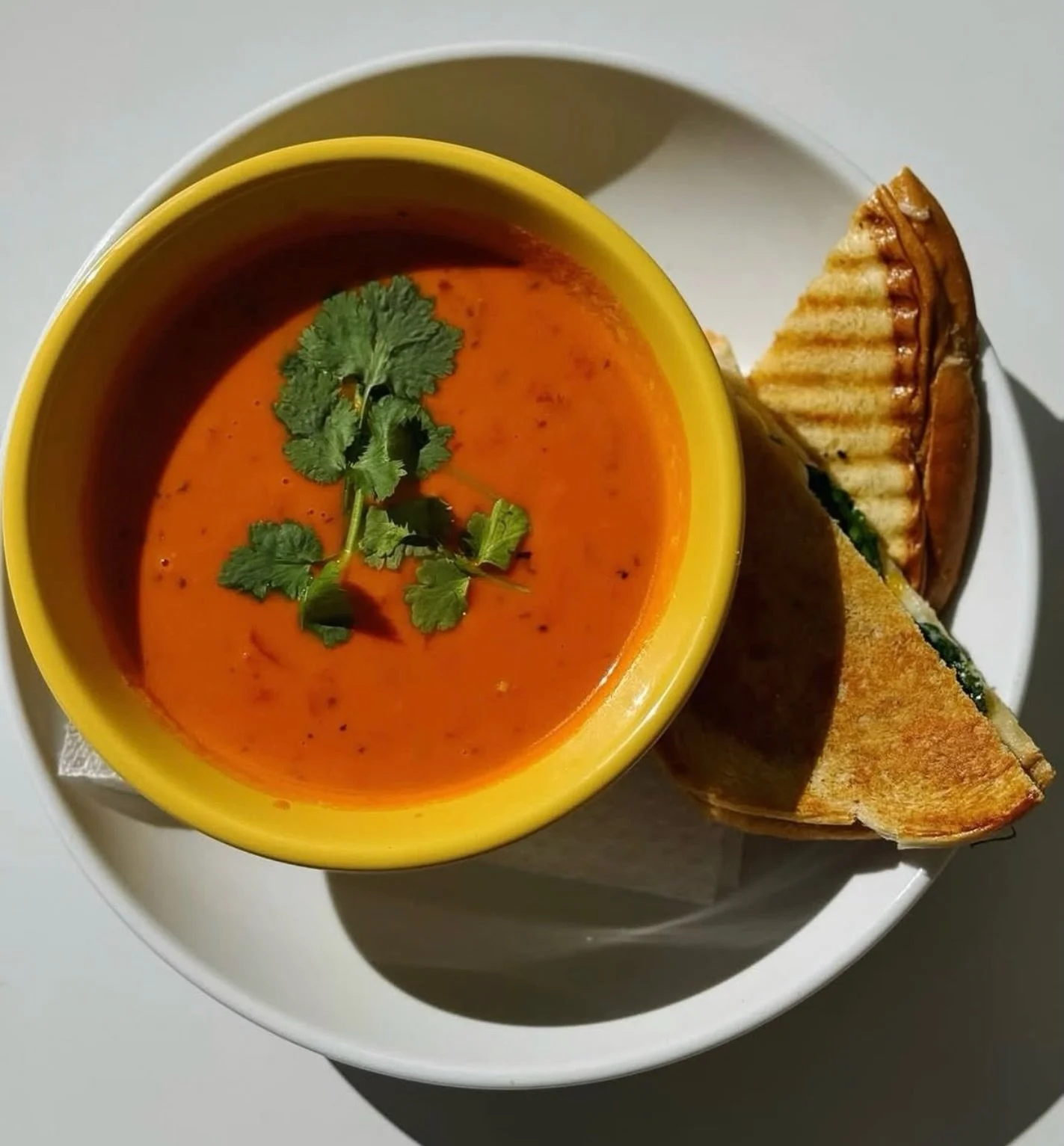 Soup season is here! Cozy up at @freshvalleysilosquare to enjoy the perfect lunch pair&mdash; tomato soup &amp; grilled cheese! 

🥣🍅🥬🥦🥕

#LiveWorkPlay #SiloSquare