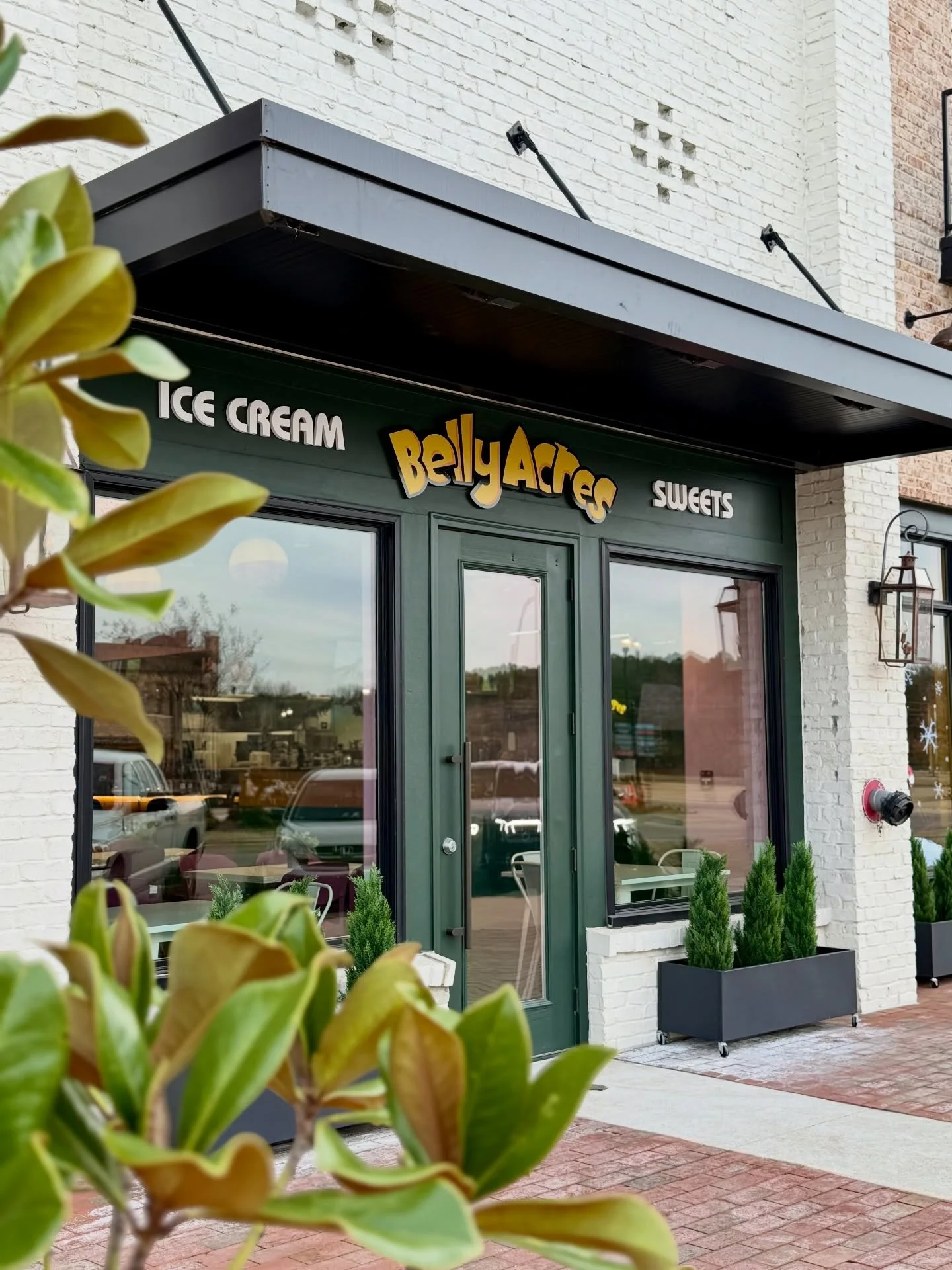 Have you heard?! @bellyacressilo is OPEN! 🚜🐄🍔🍦

Enjoy farm to table food now in Silo Square. Don&rsquo;t forget dessert&mdash; enjoy a scoop of ice cream or a speciality milkshake! 

#LiveWorkPlay #SiloSquare