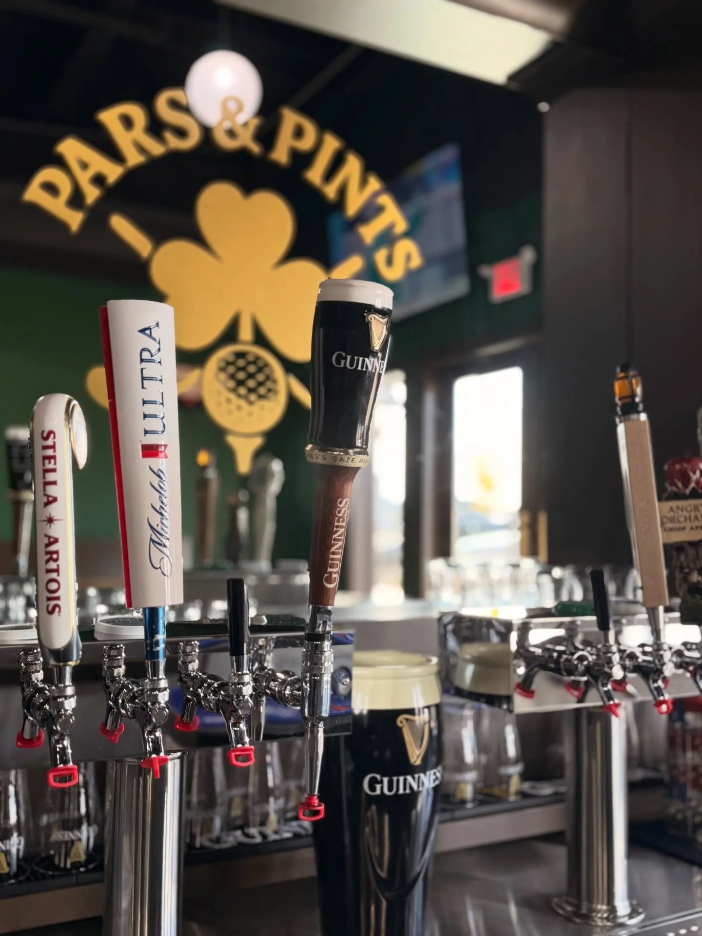 Cheers, Pars &amp; Pints is OPEN! 🍻

You can now enjoy TrackMan&rsquo;s industry leading golf simulator, delicious food, and most importantly&hellip; a properly poured Guinness on tap!

Book a bay for you and your group today! 
http://bit.ly/4aeTHDd