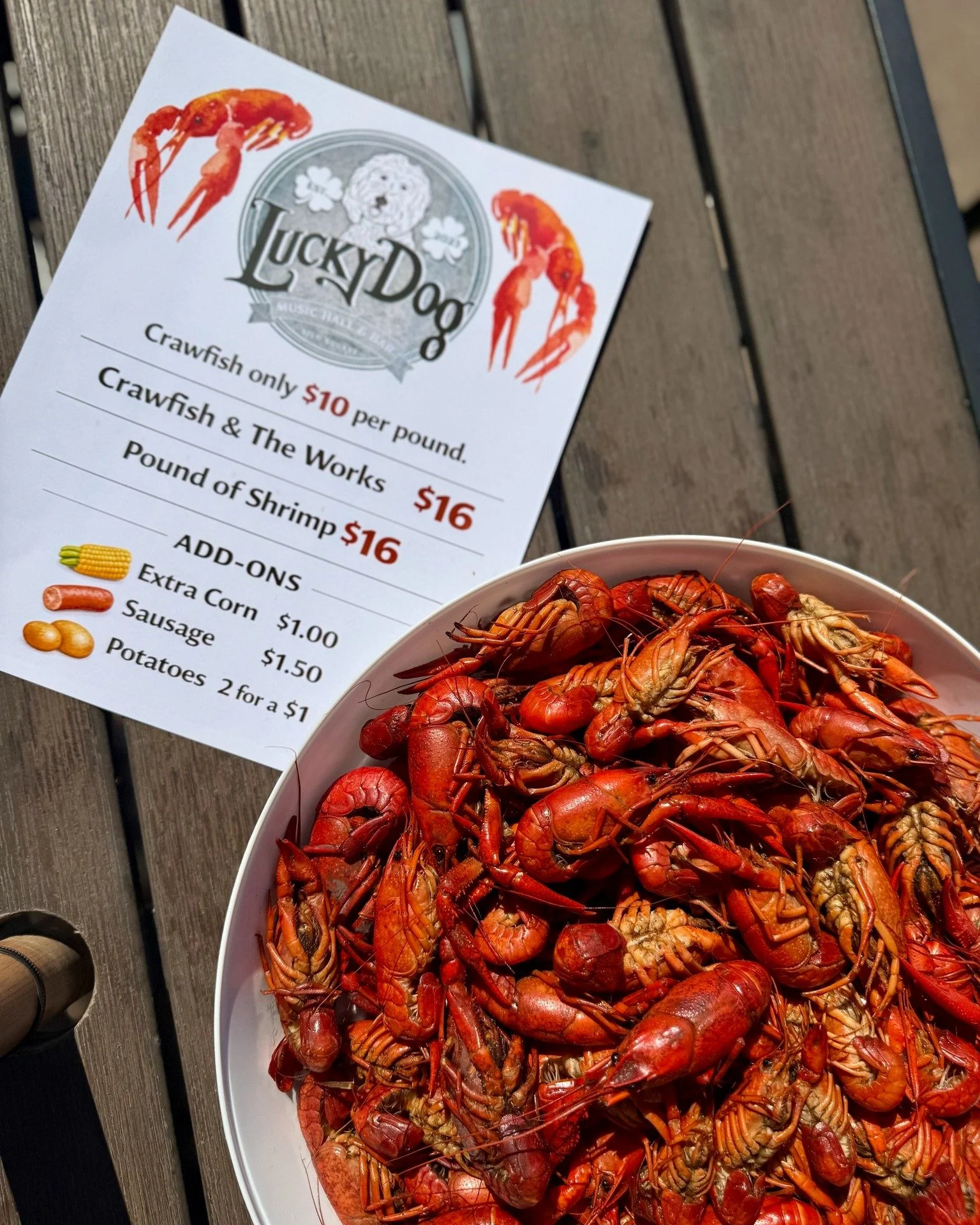 Happy Sunday! Head to Lucky Dog Music Hall &amp; Bar for delicious drinks, fresh crawfish, &amp; a good time! 🦞🎶 Plus, if you have a birthday in March, show your ID to the hostess to receive a ticket for a free drink on the house! 

Live Music All 
