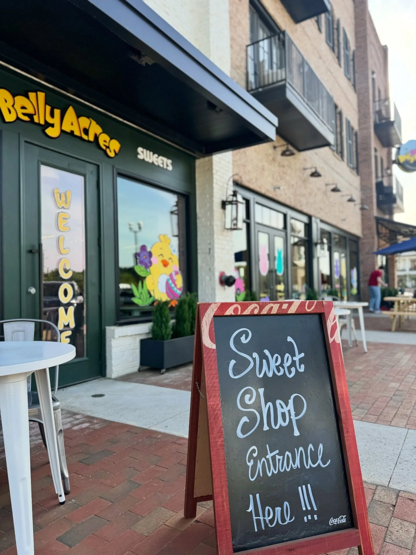 At Belly Acres, you can find delicious farm to table burgers, chicken tenders, &amp; more! After your meal, stop by the sweet shop for a scoop or shake! 🐄🚜🍔

Plus, enjoy their patio seating on a beautiful night like tonight! 

#LiveWorkPlay #SiloS