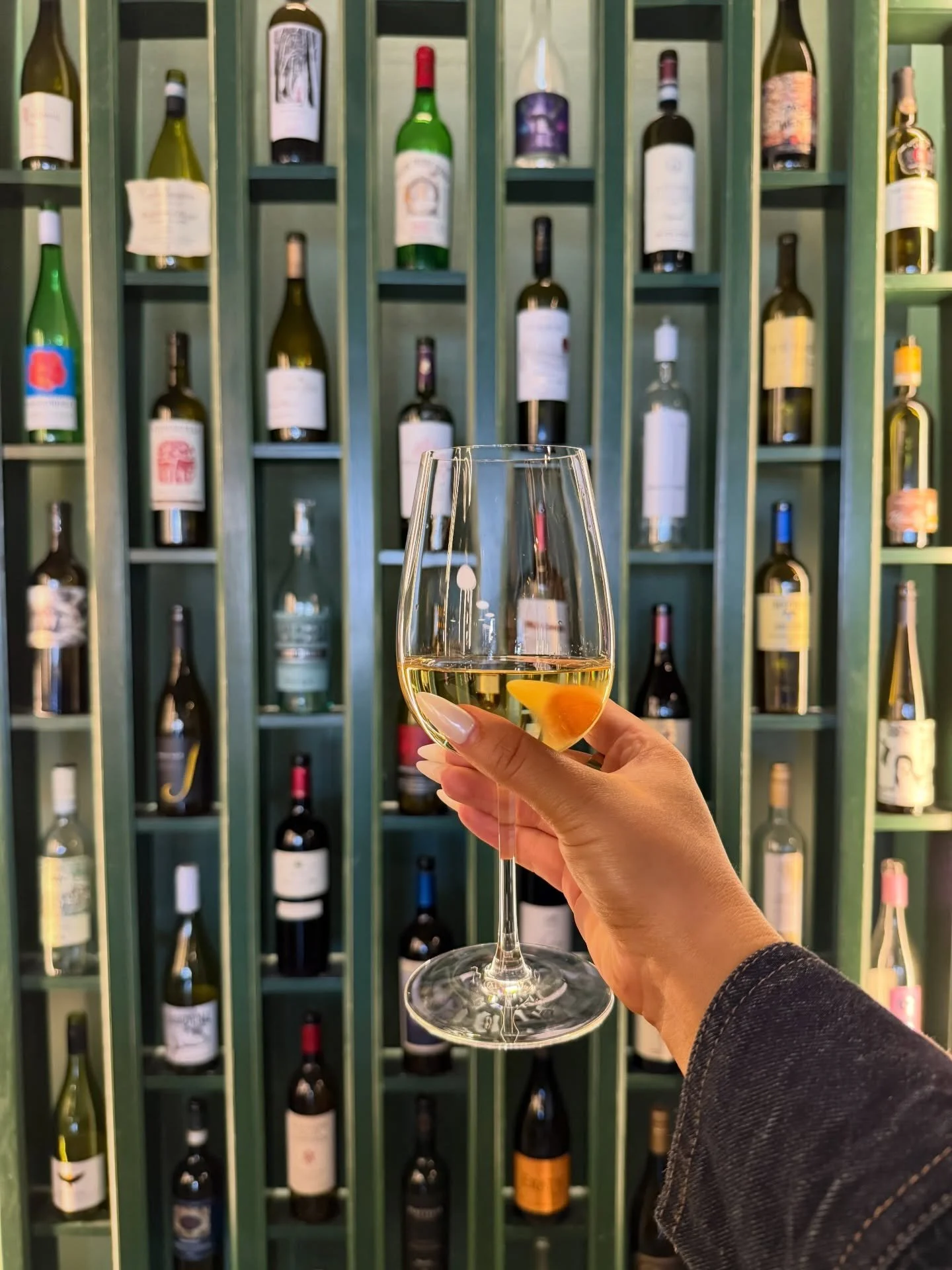 Cheers to Friday-Eve ✨

Whether you are headed to Springfest, going to the BankPlus Amphitheater concert, or just wanting a night out, stop by @sippinsilo for a glass of wine, refreshing cocktails, &amp; delicious food! 

#LiveWorkPlay #SiloSquare