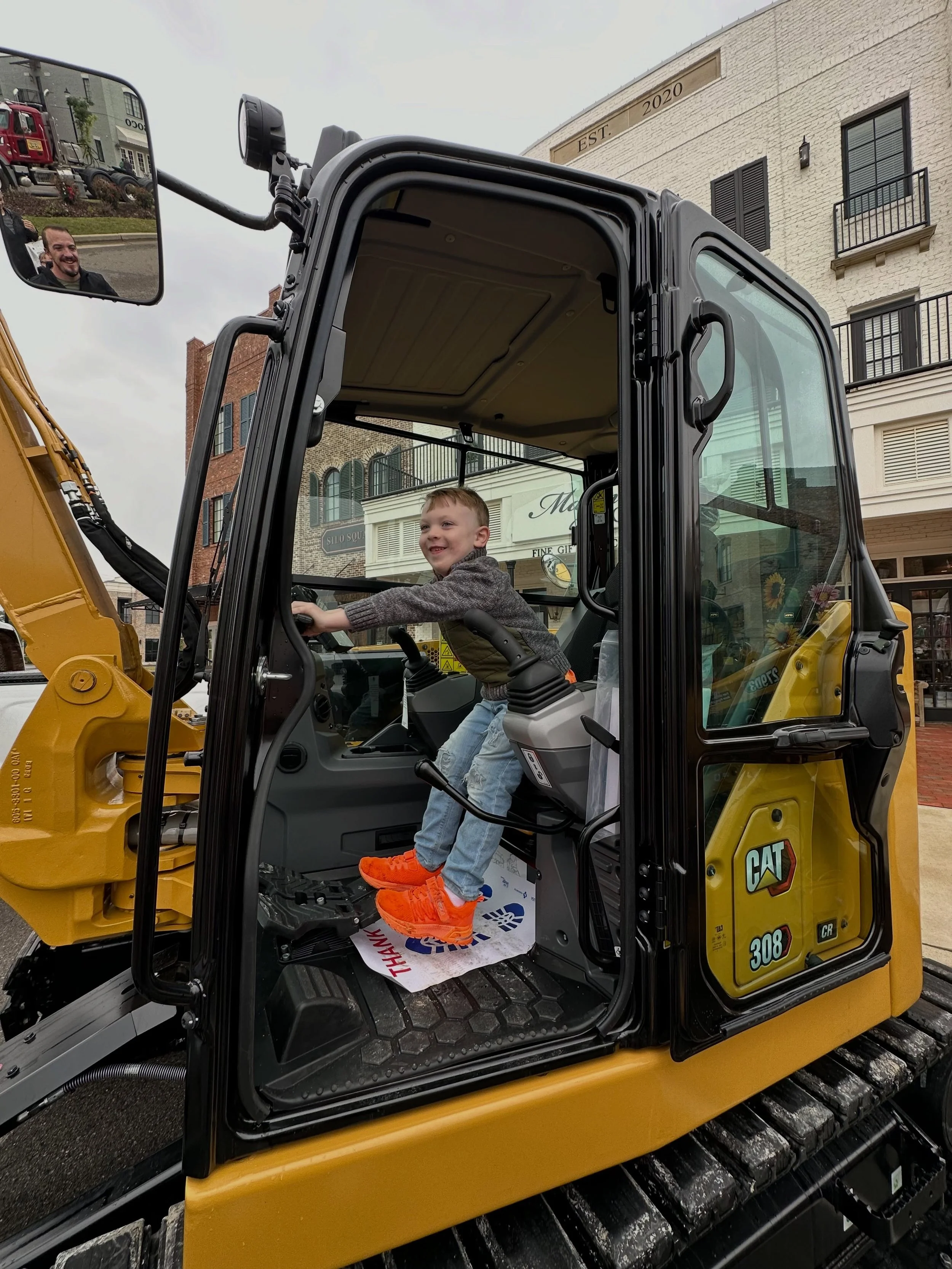Only a few days away&hellip; 🚨🦞🎶💙

SATURDAY, MAY 9
Touch-A-Truck | 11:00a-1:00p
Blues &amp; Crawfish | 6:00-10:00p 

All proceeds benefit the Southaven Police Department and DeSoto County Sheriff&rsquo;s Office. Purchase wristbands at silosquarem