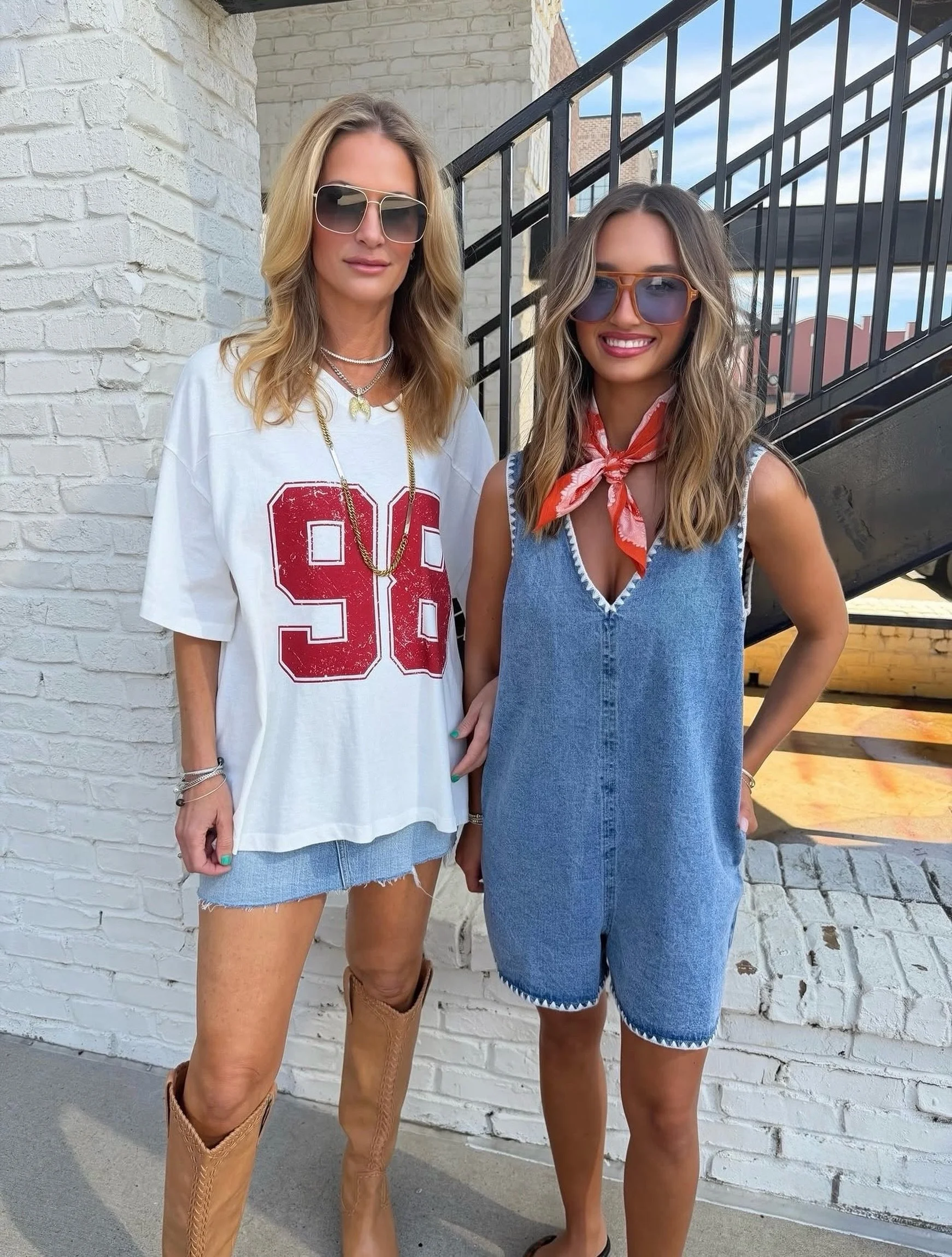 Get concert ready with @shopstellaivy 🤠🎶⚡️

Headed to @treatyoakrevival// @bankplusamphitheater tomorrow?? Stop by Silo Square for a quick bite + drink before the concert! 

#LiveWorkPlay #SiloSquare