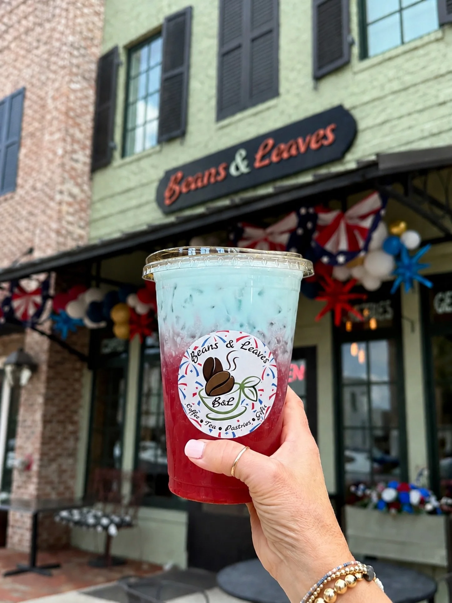Memorial Day weekend starts NOW! 🇺🇸💙

Start your long weekend with the Bomb Pop Dirty Alani from @beansandleavessilosquare! 

#LiveWorkPlay #SiloSquare