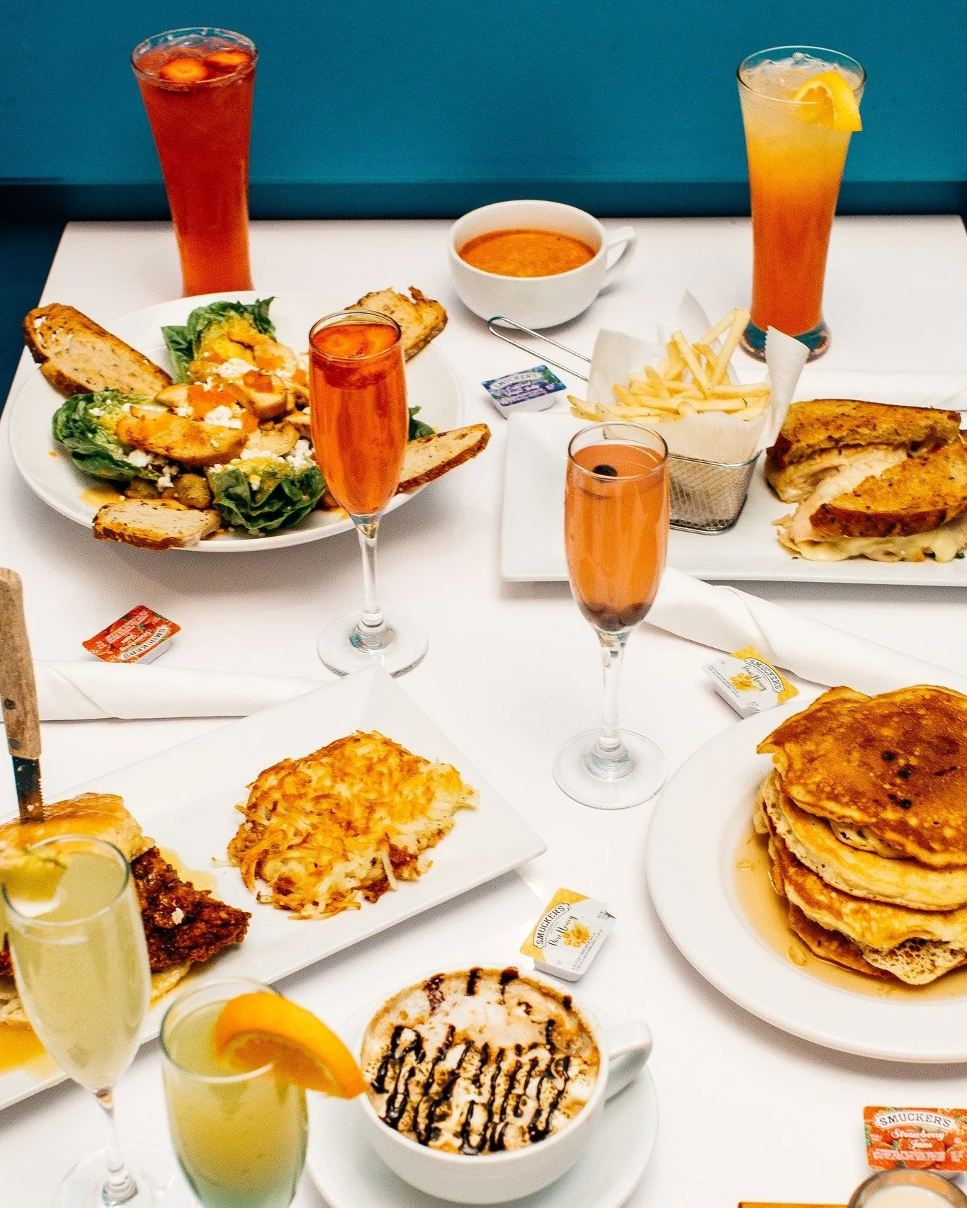 Cheers! You made it to the weekend! 🥂 You deserve a delicious meal from @stakskitchen! Eat, shop, &amp; play in Silo Square today! 

#LiveWorkPlay #SiloSquare