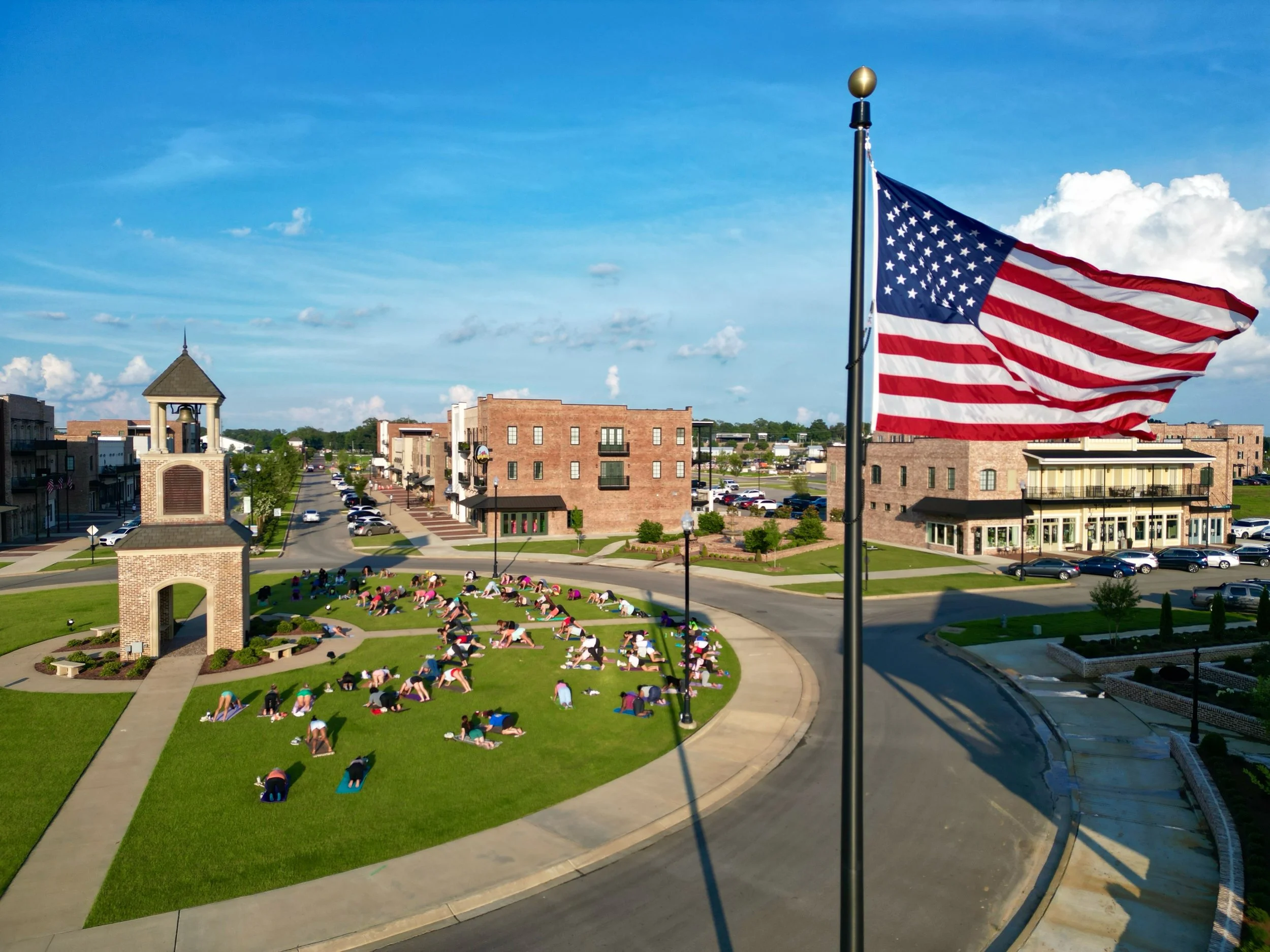 The perfect way to kick off your Fourth of July weekend starts tonight with Sunset Yoga with @janesgym! 🌅

Bring your mat, bring your bestie, &amp; meet us at the bell tower at 6:00pm for yoga. Come early or stay late to shop, eat, &amp; sip!&nbsp;
