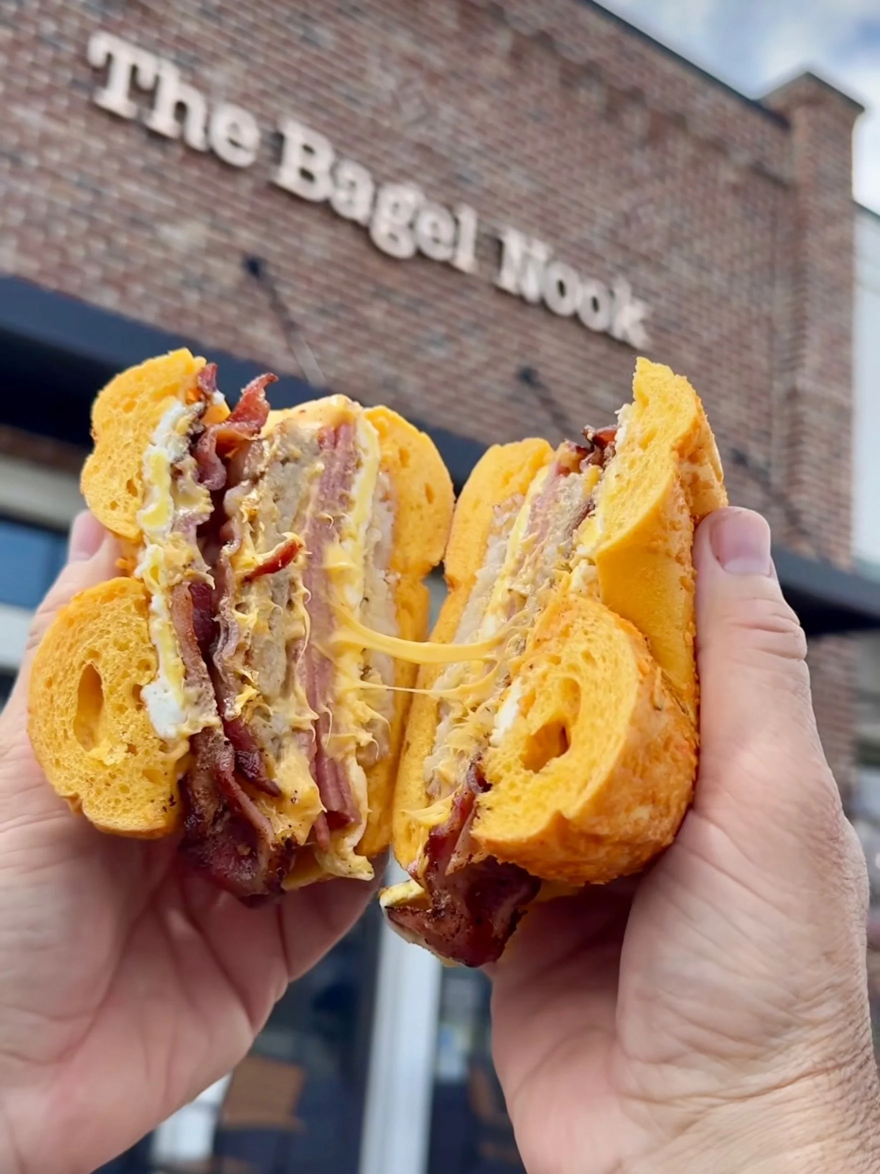 🥯 Bagel first. Shopping second. Repeat as needed.

Start your Saturday with Bagel Nook, then spend the day supporting your favorite local businesses around Silo Square! 

#LiveWorkPlay #SiloSquare