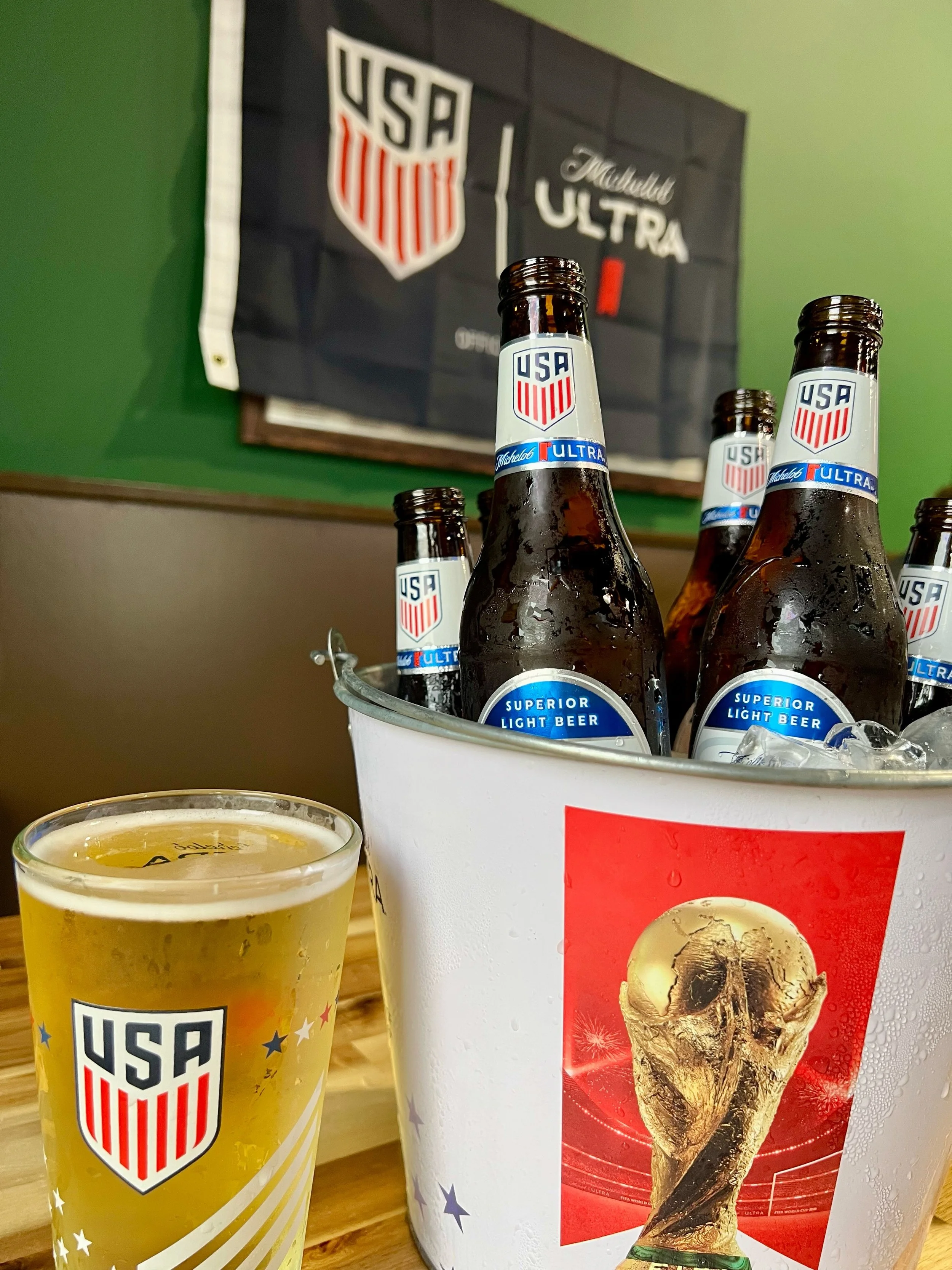 🇺🇸⚽🍻 Red, White &amp; Brews!

There&rsquo;s nothing more American than cheering on Team USA with great food &amp; cold drinks!

Head to Pars &amp; Pints to catch every minute of the match tonight at 7:00pm, plus enjoy Happy Hour specials during th