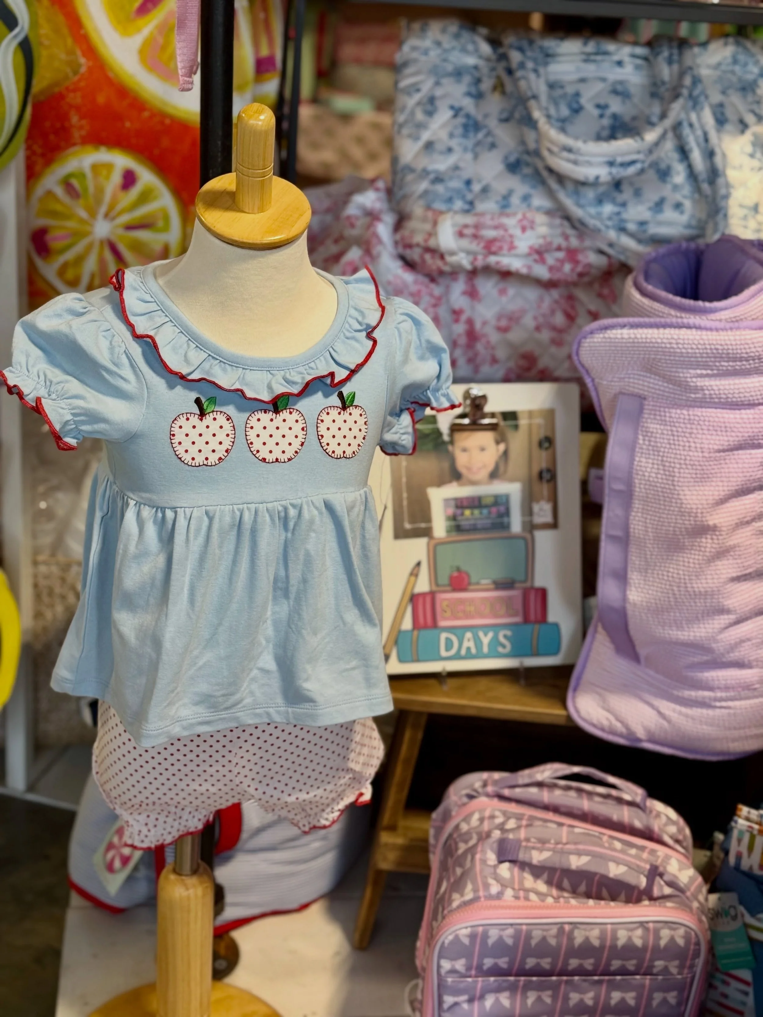 Saturdays are for shopping&hellip; especially during TAX-FREE weekend! Grab your backpacks, water bottles, lunch boxes, and more at&nbsp;@patsmonograms &amp; @ultimategifts 📚🎒

Take a break from shopping for a bite to eat at @bellyacressilo or grab