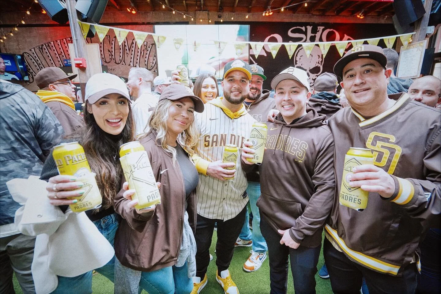 Bottoms up! ⬆️ Doors are OPEN&mdash;go @padres!