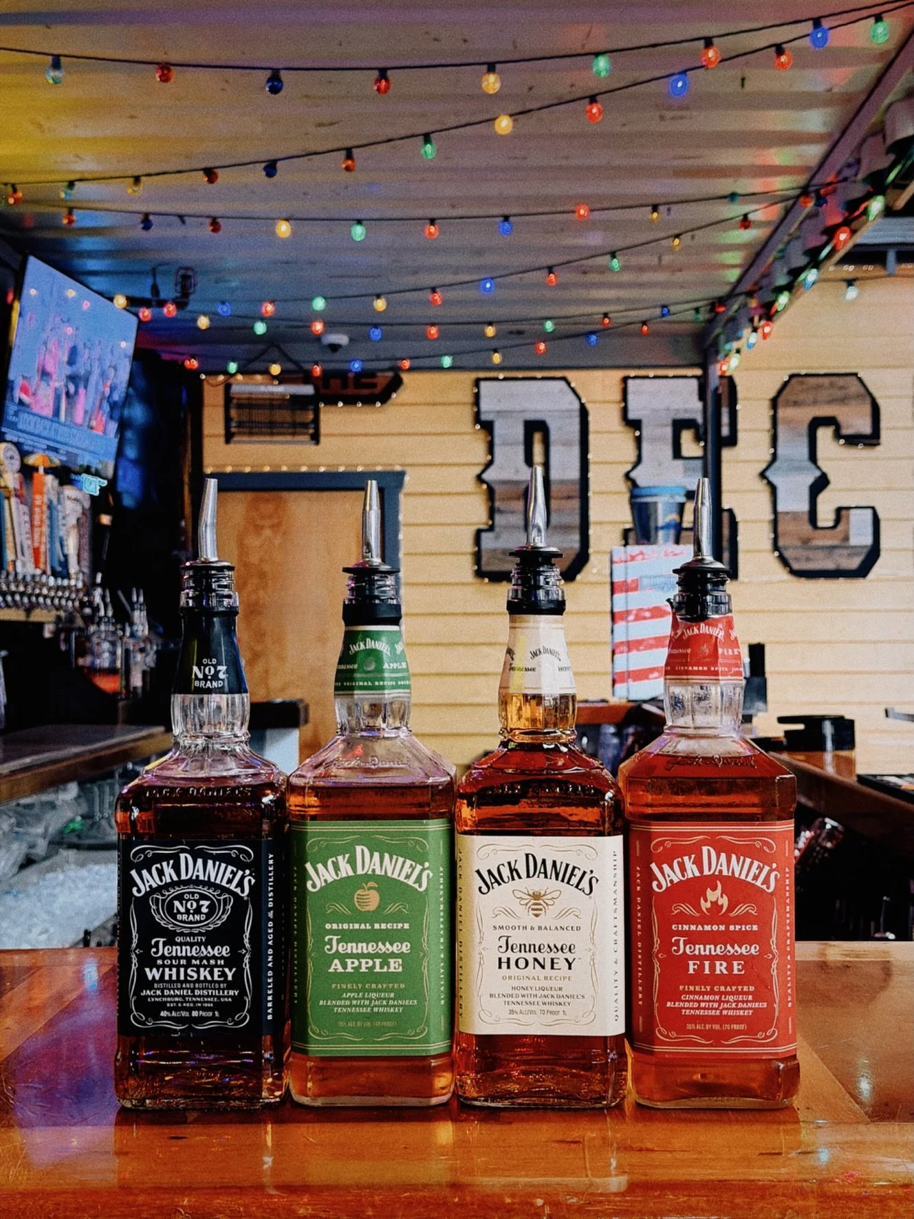 You&rsquo;re looking at your Thursday night!🥃 Sip on $7 @jackdaniels_us flavors &amp; 2 for 1 @buenacervezausa all night long!