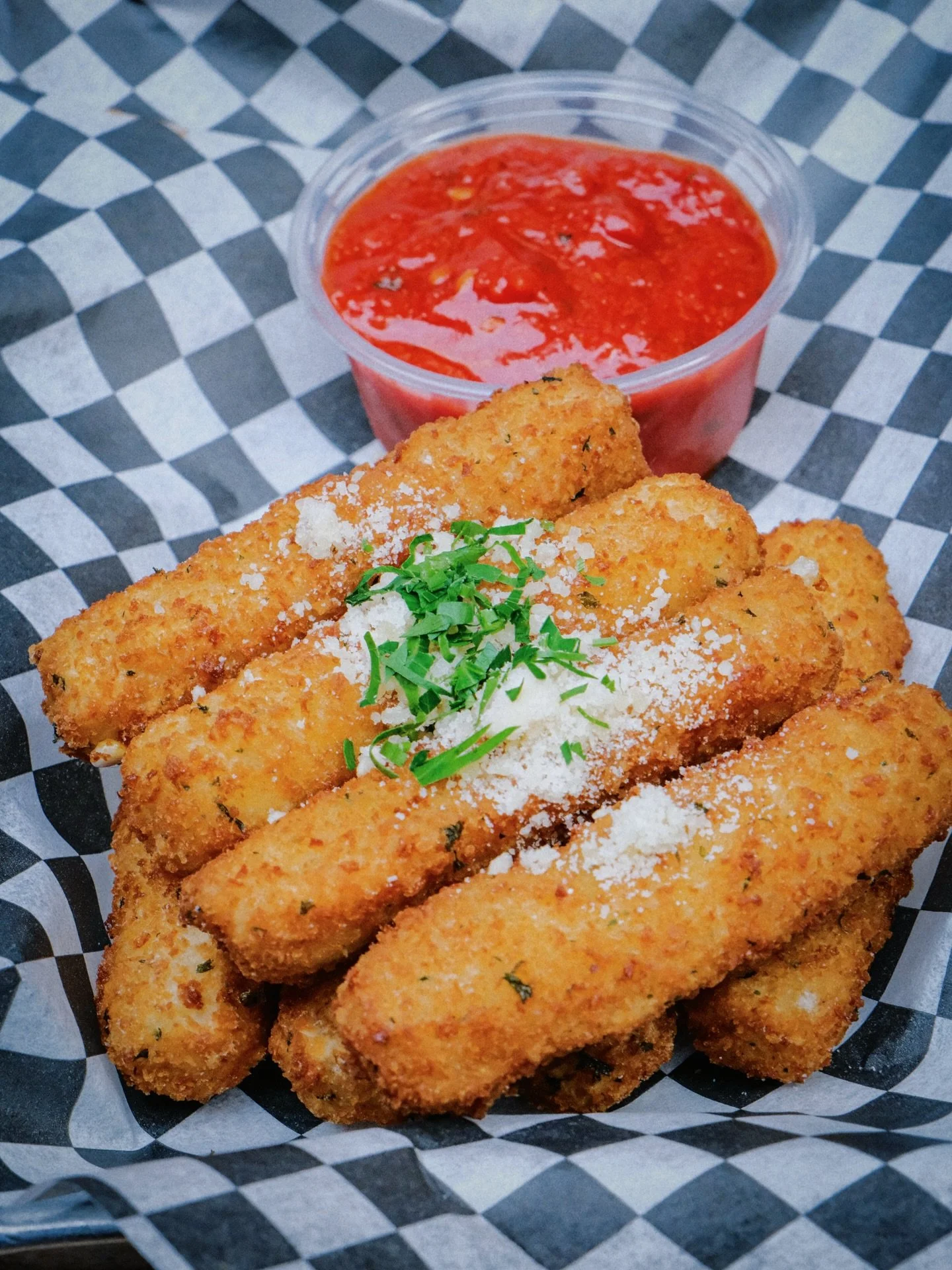 check out your $9 game day bites!

mozzarella sticks 👉🏼 quesadilla 👉🏼 fried pickles