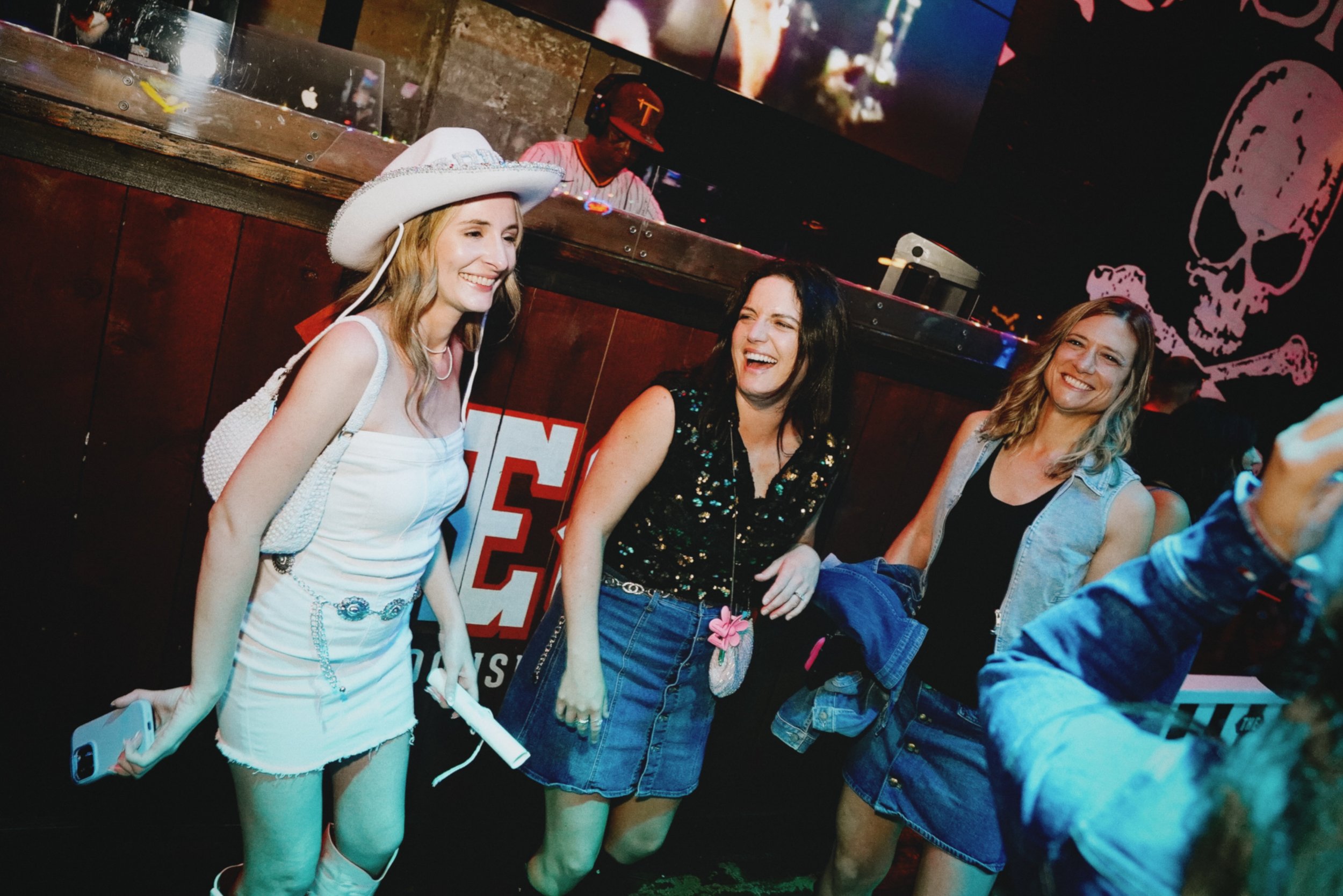 LET&rsquo;S GO GIRLS 🤠🤍 Grab your friends and celebrate at The Deck. From birthdays and bach parties to spontaneous nights out, our dance floor is waiting!