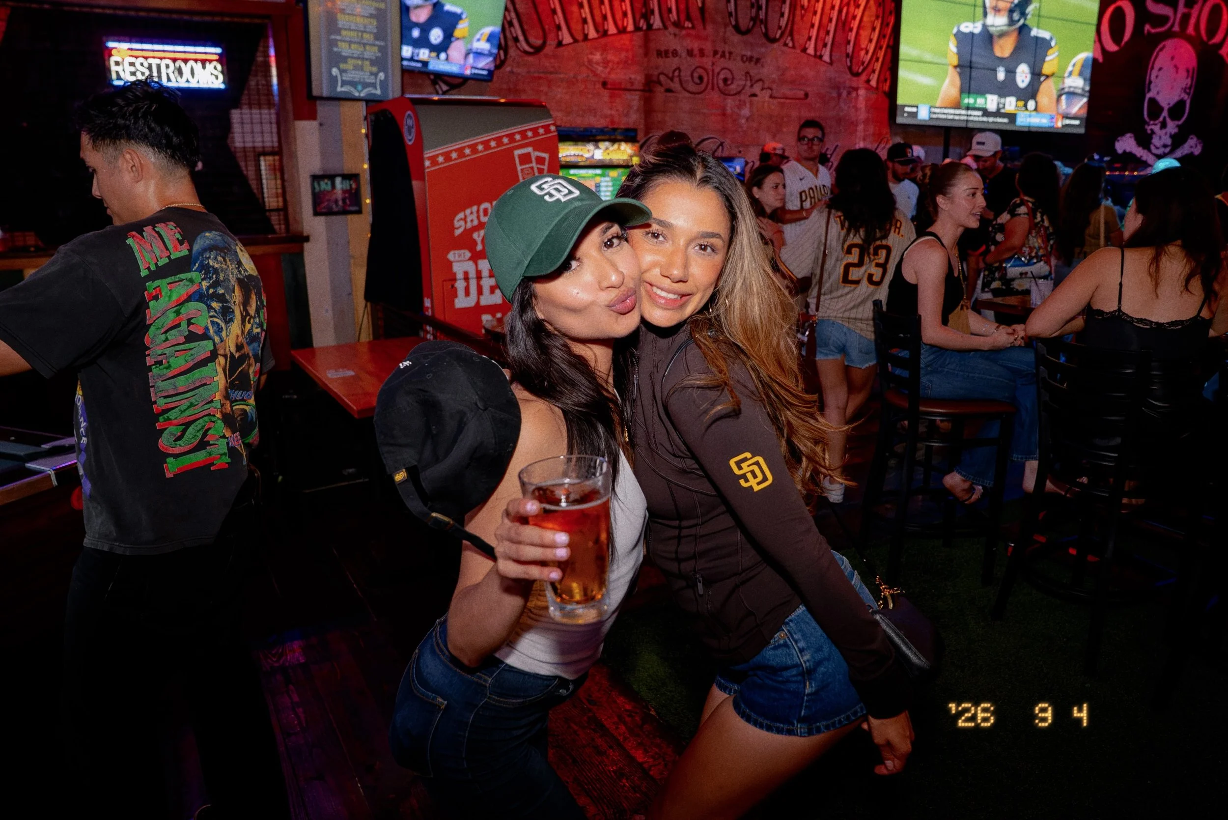 Grab a beer with us before Padres x Yankees at 6:40pm ᯓ⚾️