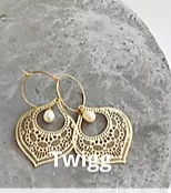 Twigg Boheme Gld Pearl Earrings.PNG