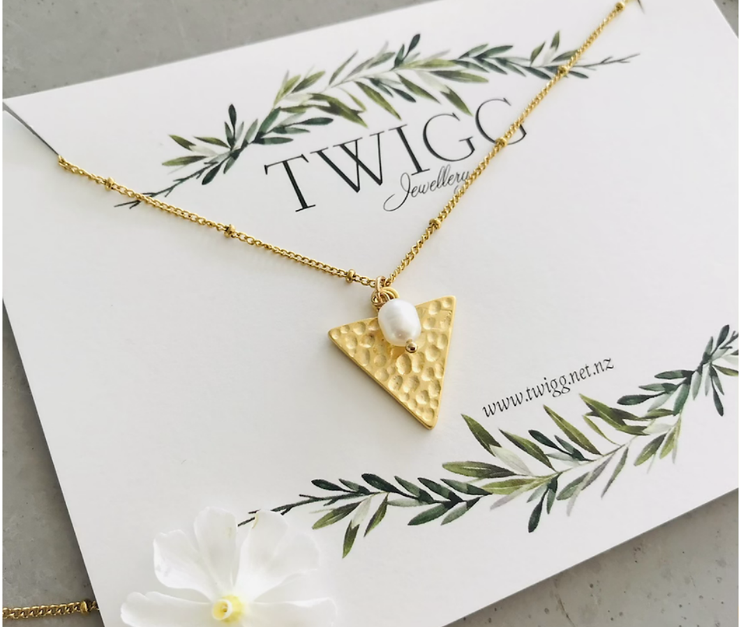 twigg directional neckalce.PNG