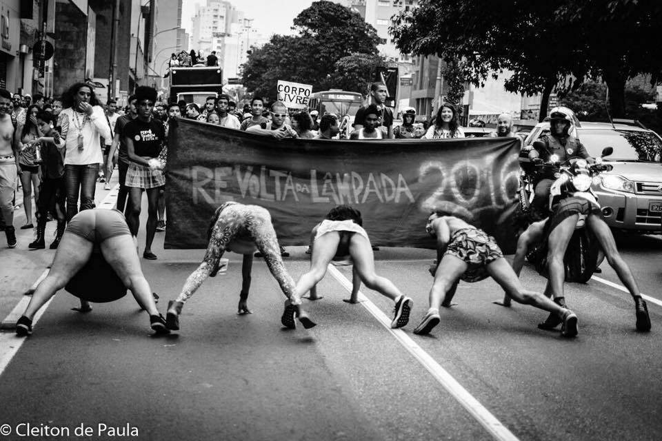 A REVOLTA DA LÂMPADA