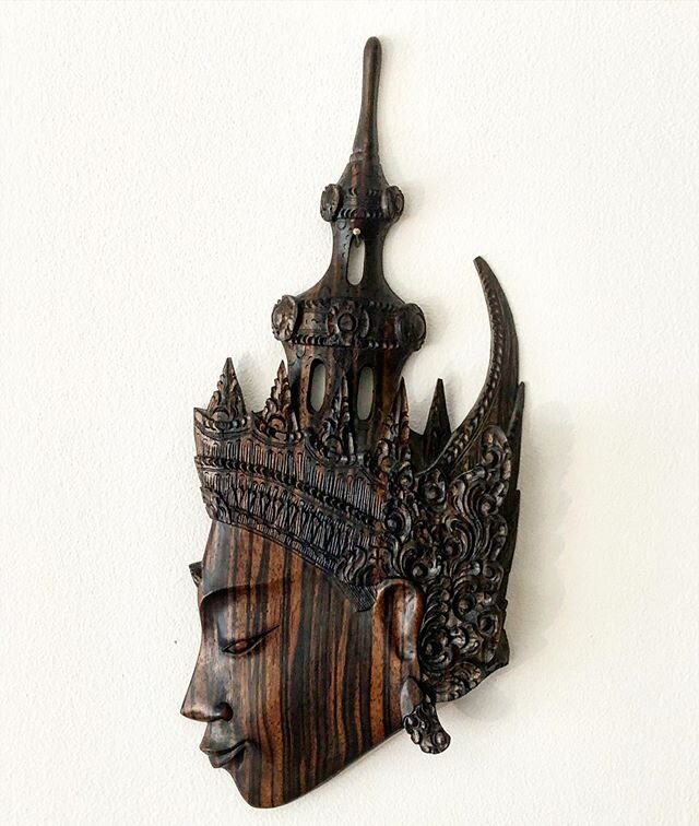 A precious Bali Indonesia carved rosewood head. 11&rdquo;x5&rdquo;
$99
#baliindonesia #rosewood #handmade #carved #travelabroad #farawayplaces #exotic #accessories #home #decor #head #sculpture.
